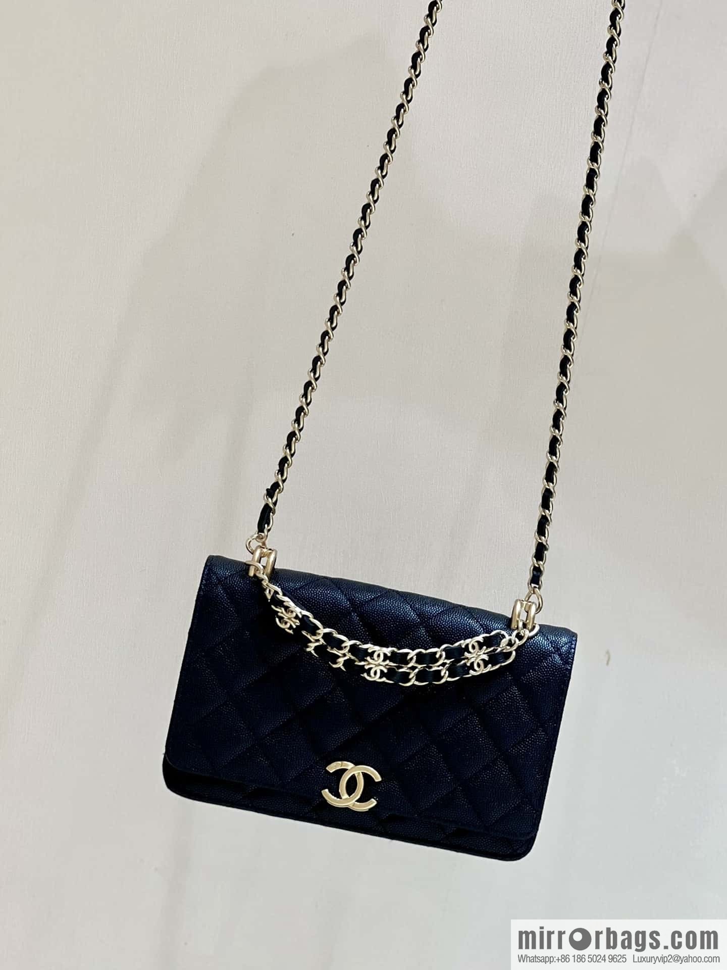 CHANEL 22k autumn and winter high-end ready-to-wear collection, lychee leather woc AP3019 black