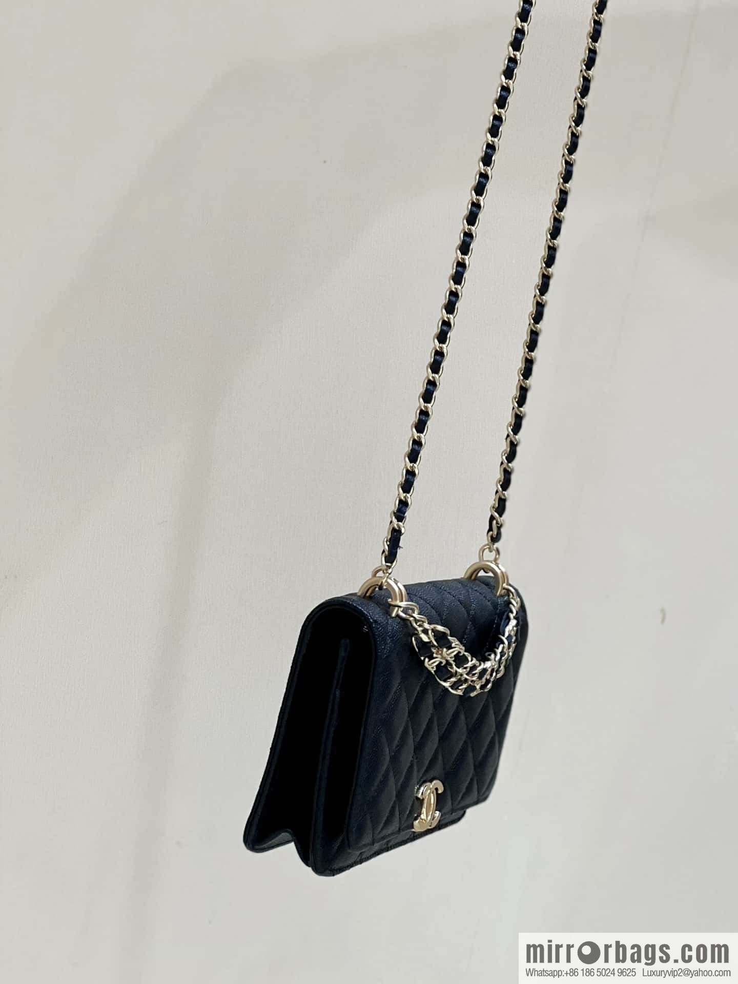CHANEL 22k autumn and winter high-end ready-to-wear collection, lychee leather woc AP3019 black