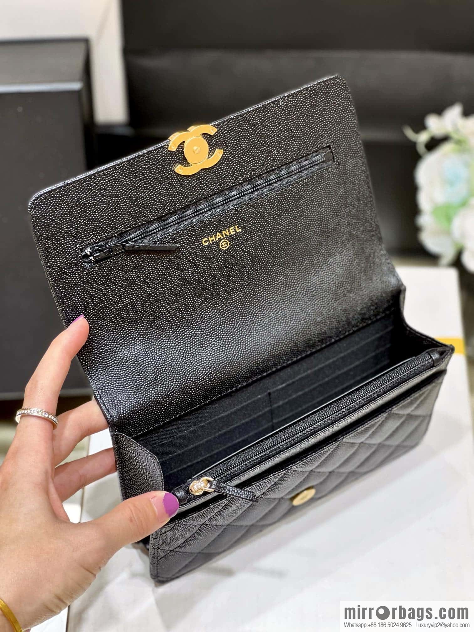 CHANEL 22k autumn and winter high-end ready-to-wear collection, lychee leather woc AP3019 black