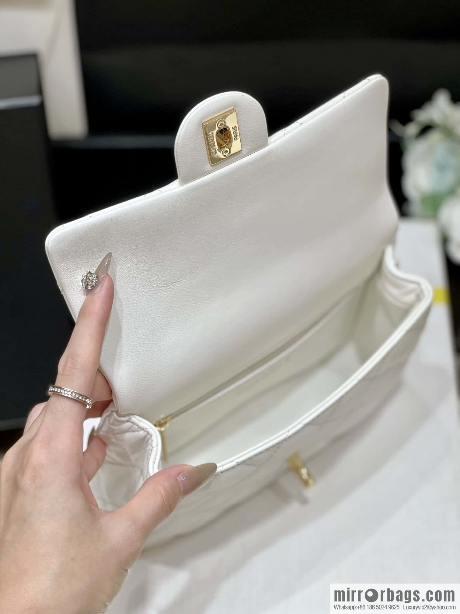 CHANEL 23S spring/summer series CF handle mini AS4023 white