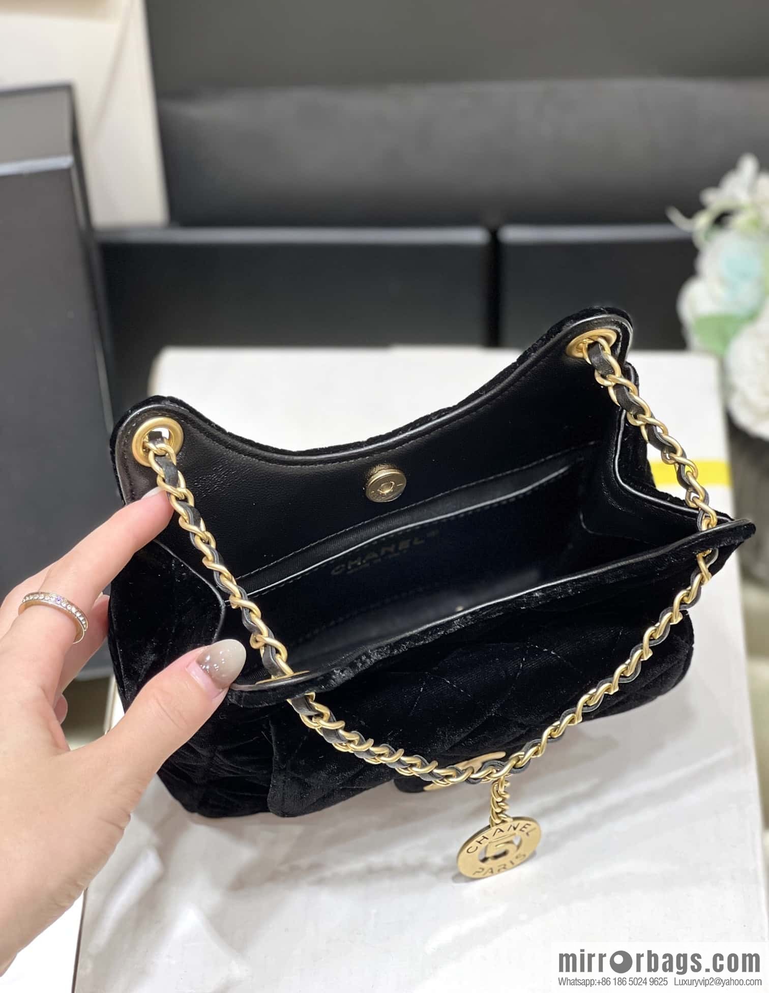 CHANEL 23B Velvet Tmall Genie AS4323 black