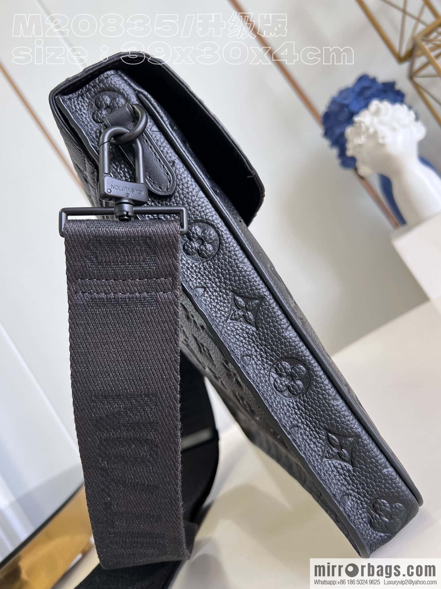 LV M20835 S Lock Briefcase