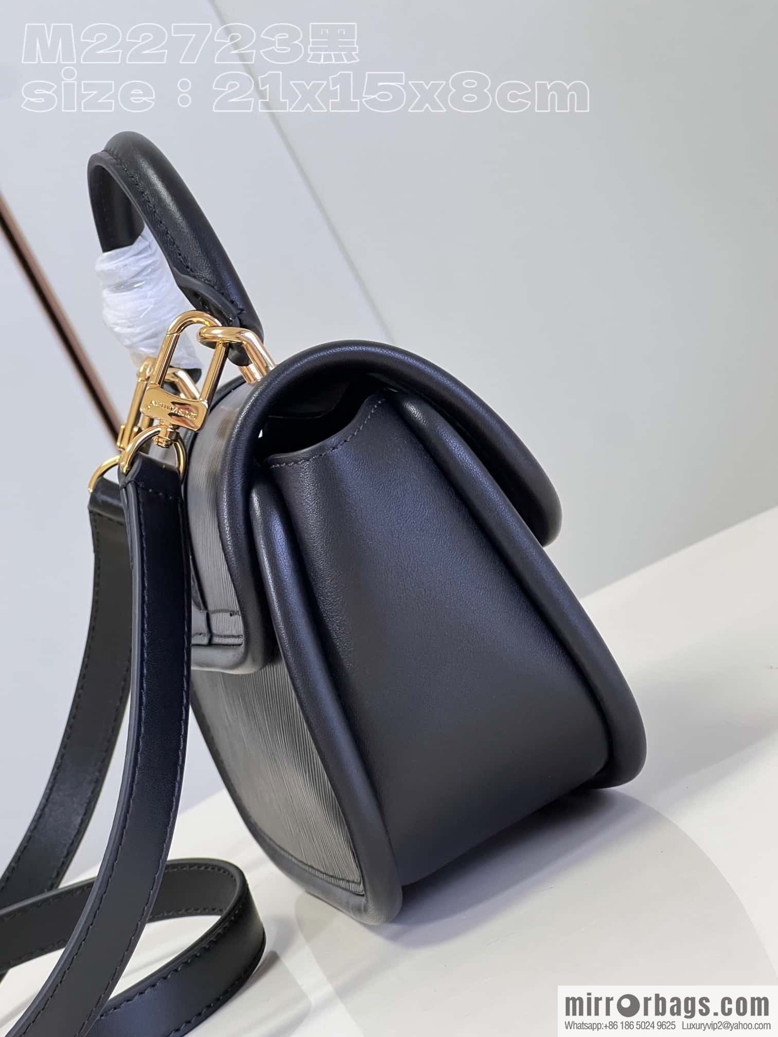 LV M22724 HIDE AND SEEK BAG