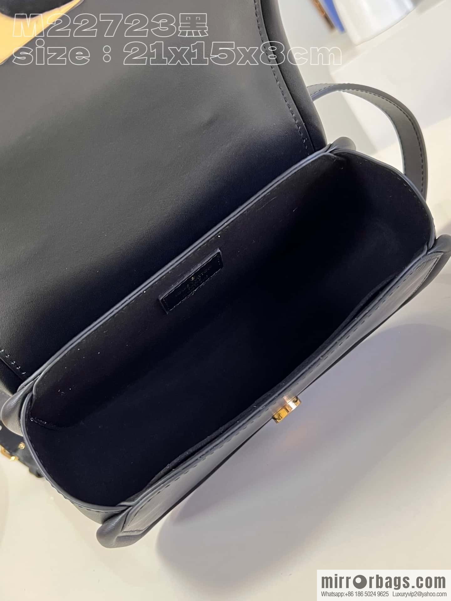 LV M22724 HIDE AND SEEK BAG