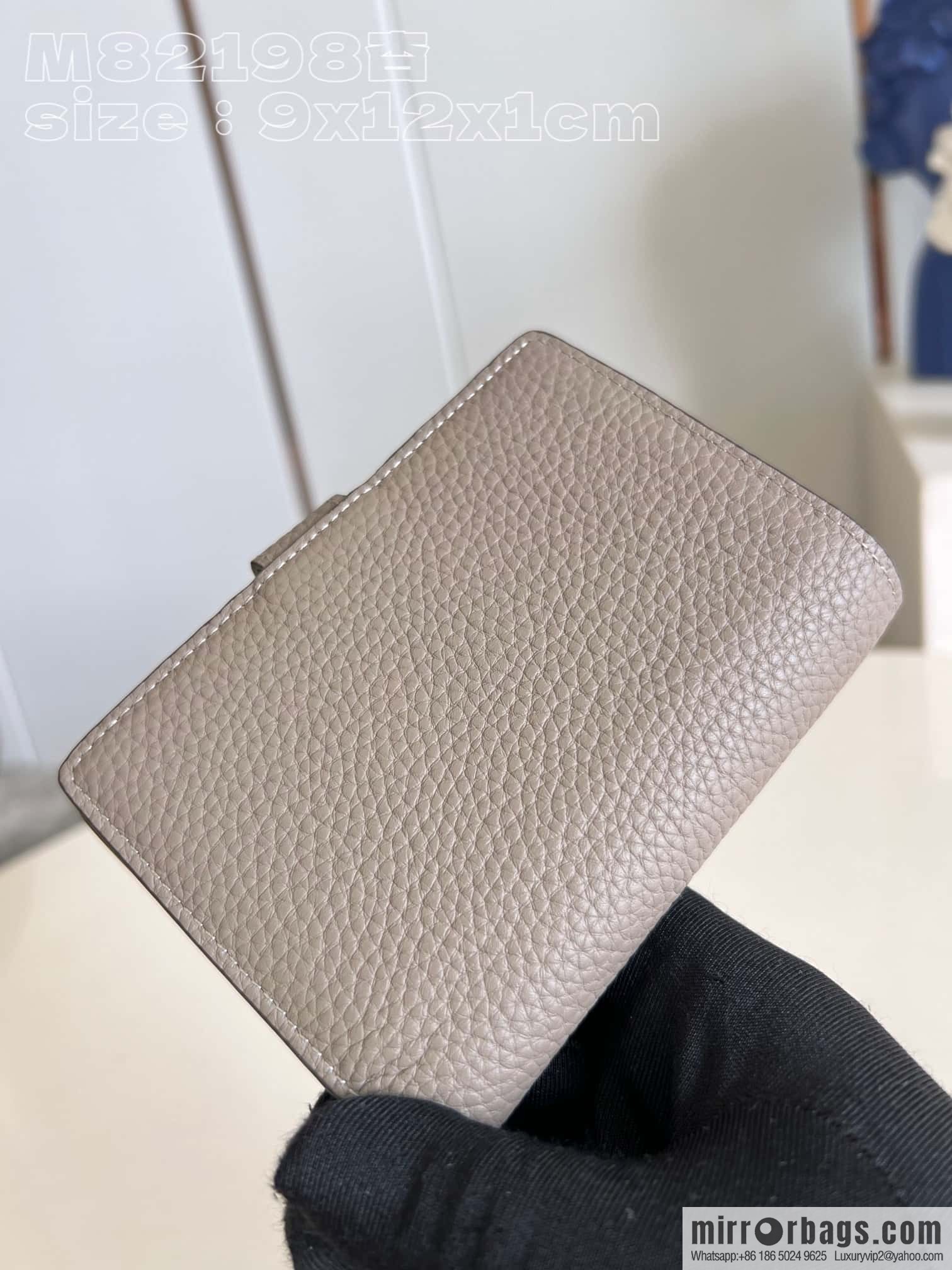M82198 LV VERTICAL short wallet