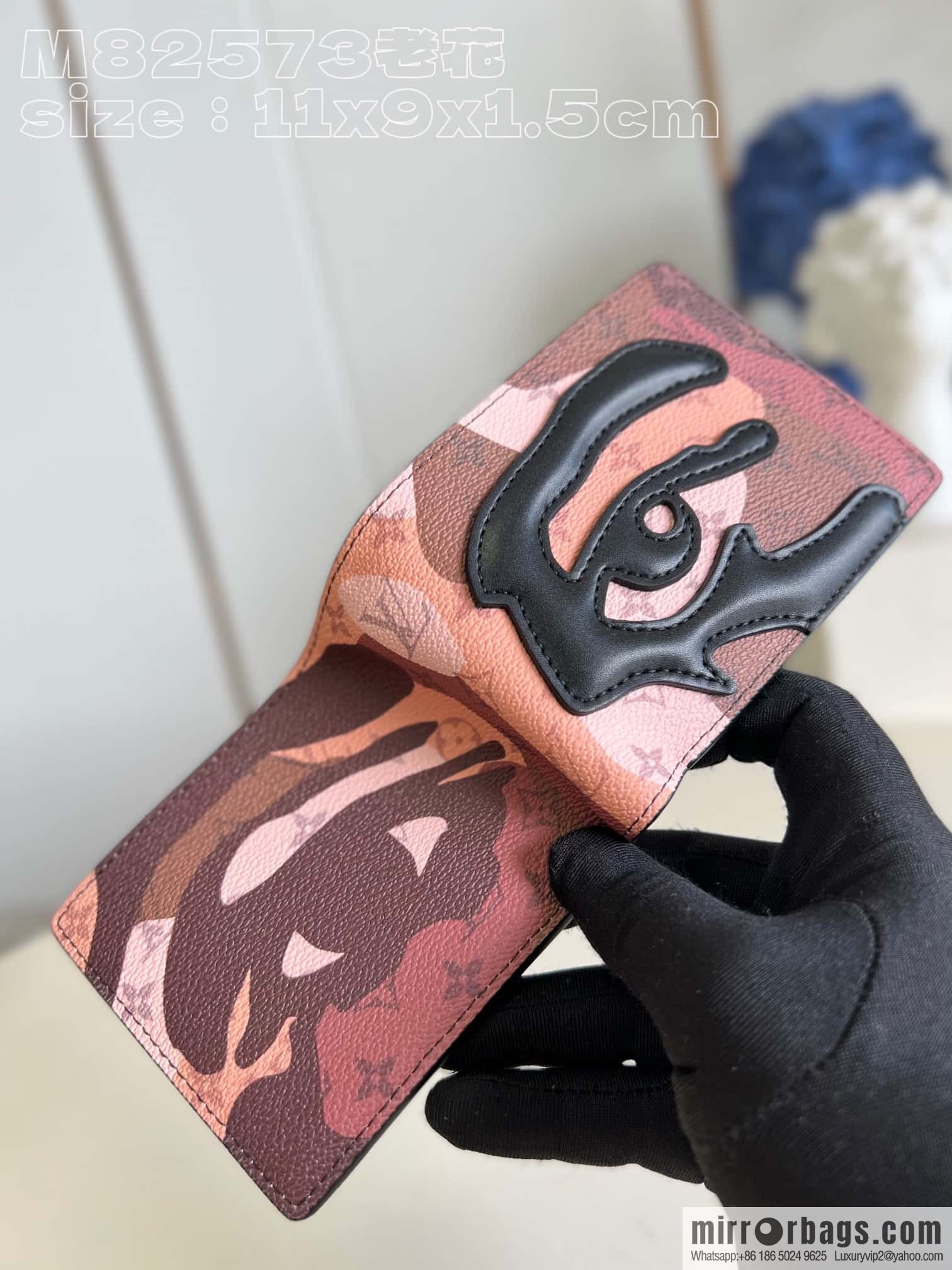 LV M82573 Multiple Wallets