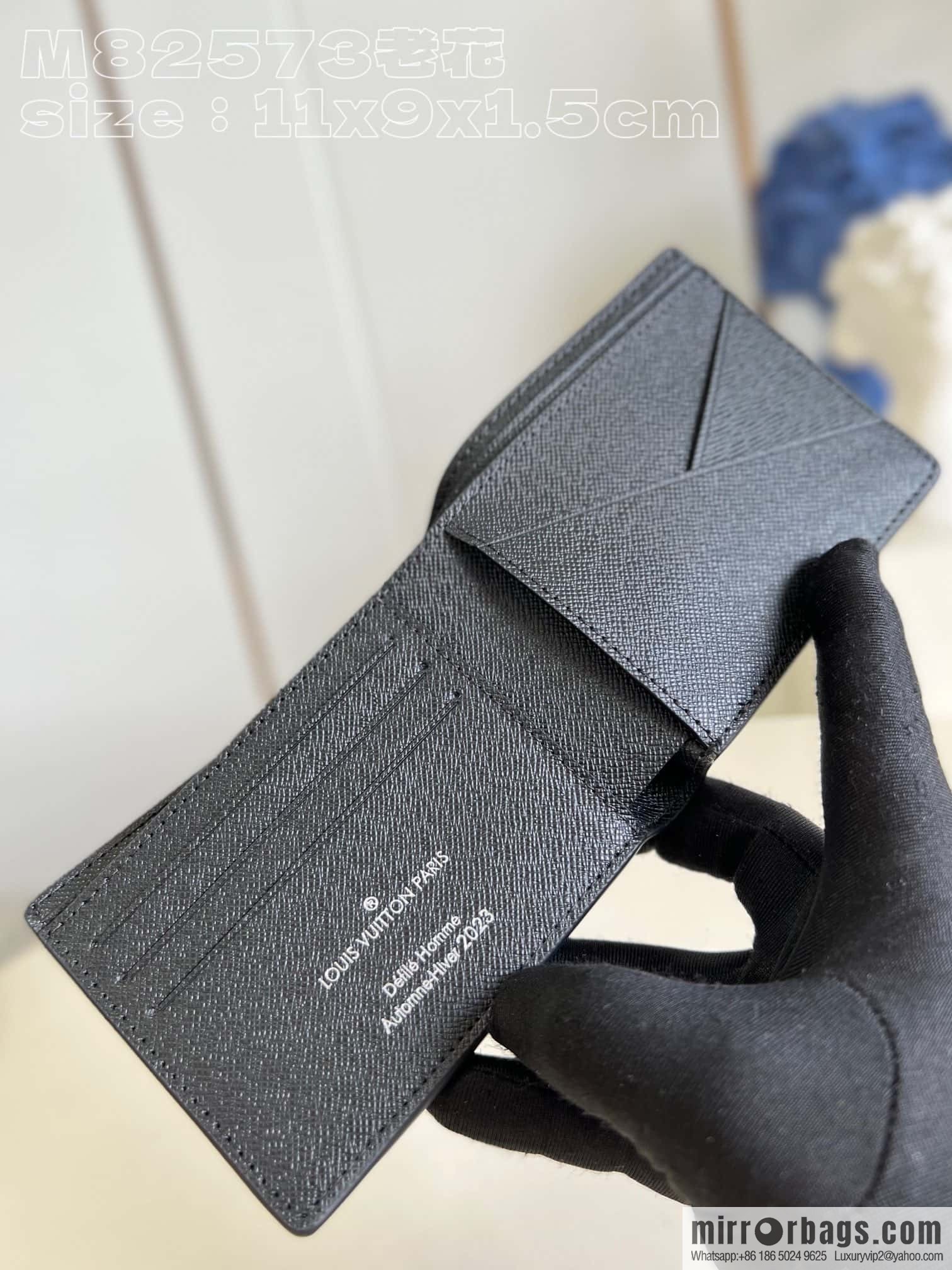 LV M82573 Multiple Wallets