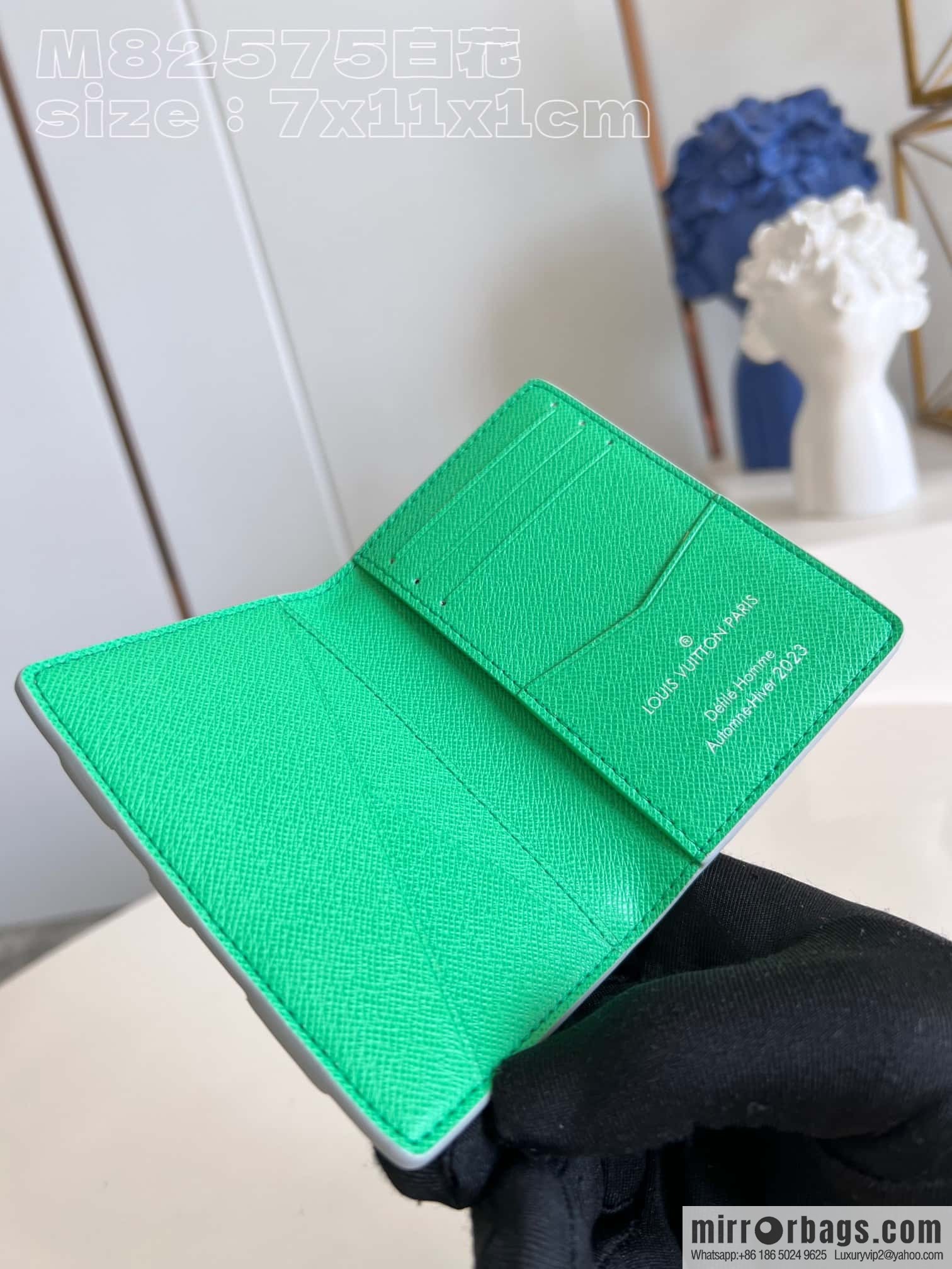 LV M82575 Pocket Organizer