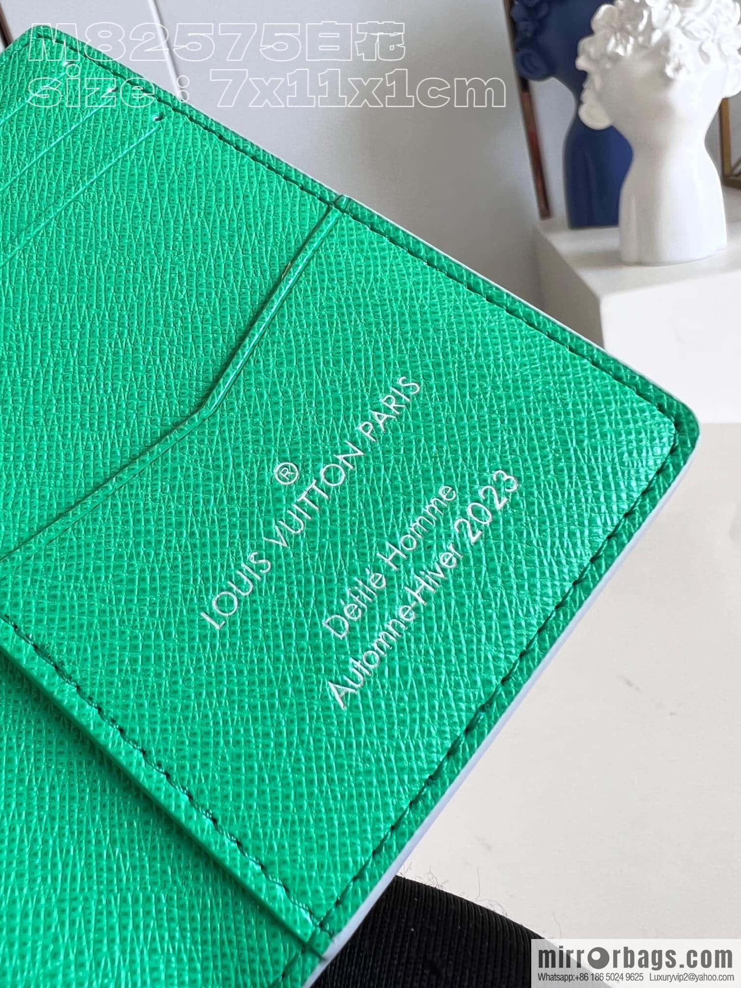 LV M82575 Pocket Organizer