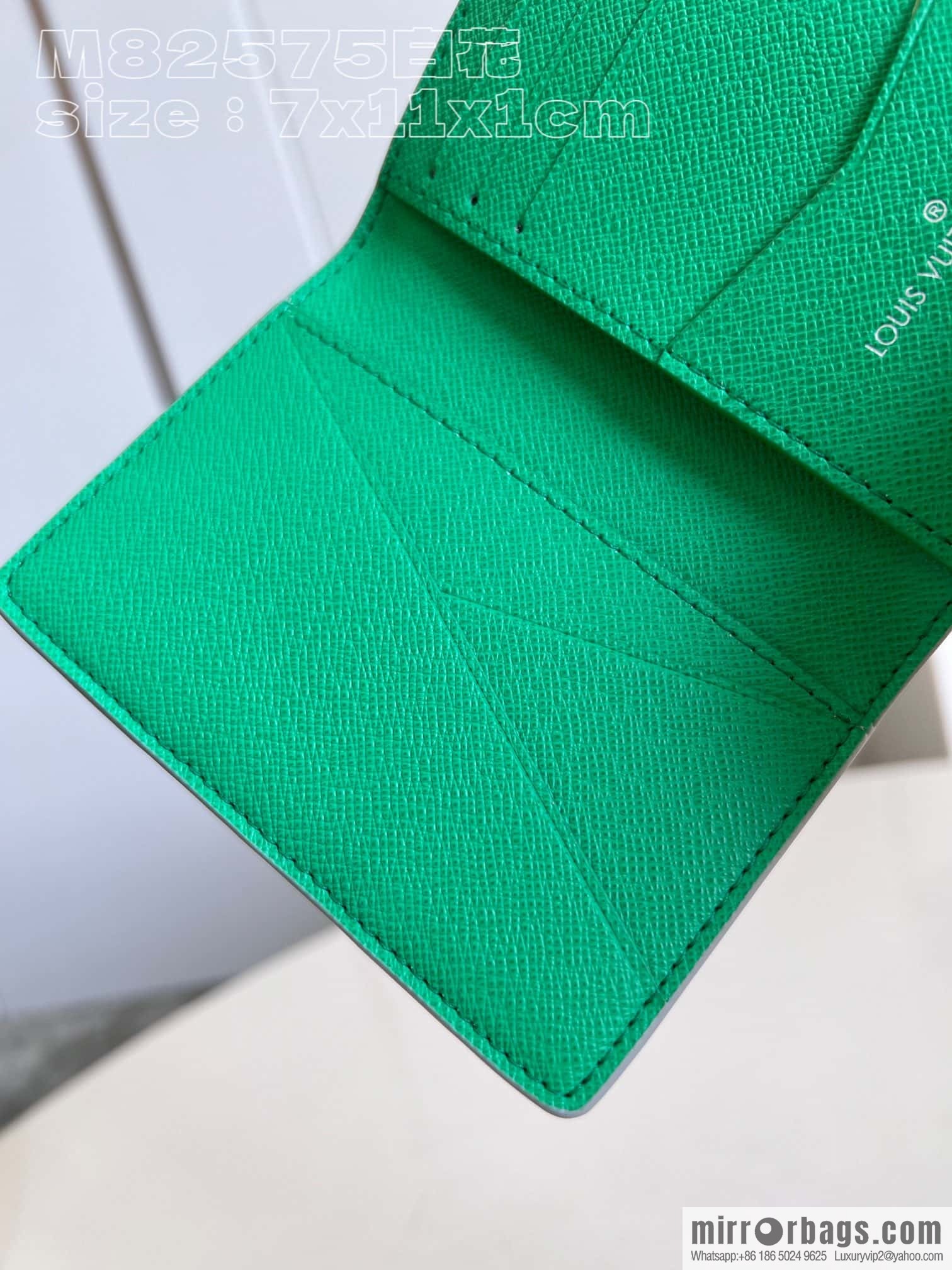 LV M82575 Pocket Organizer