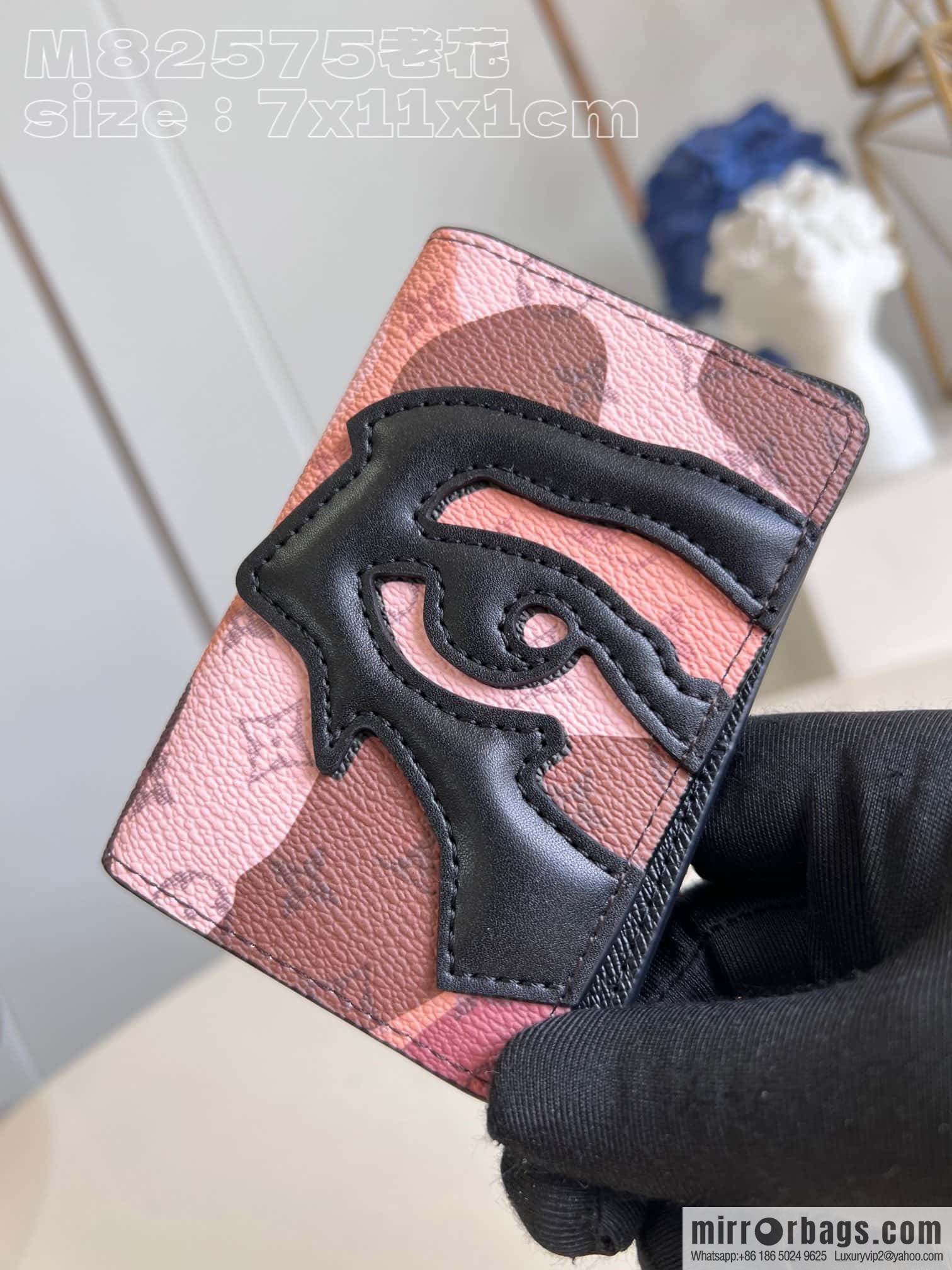 LV M82574 Pocket Organizer