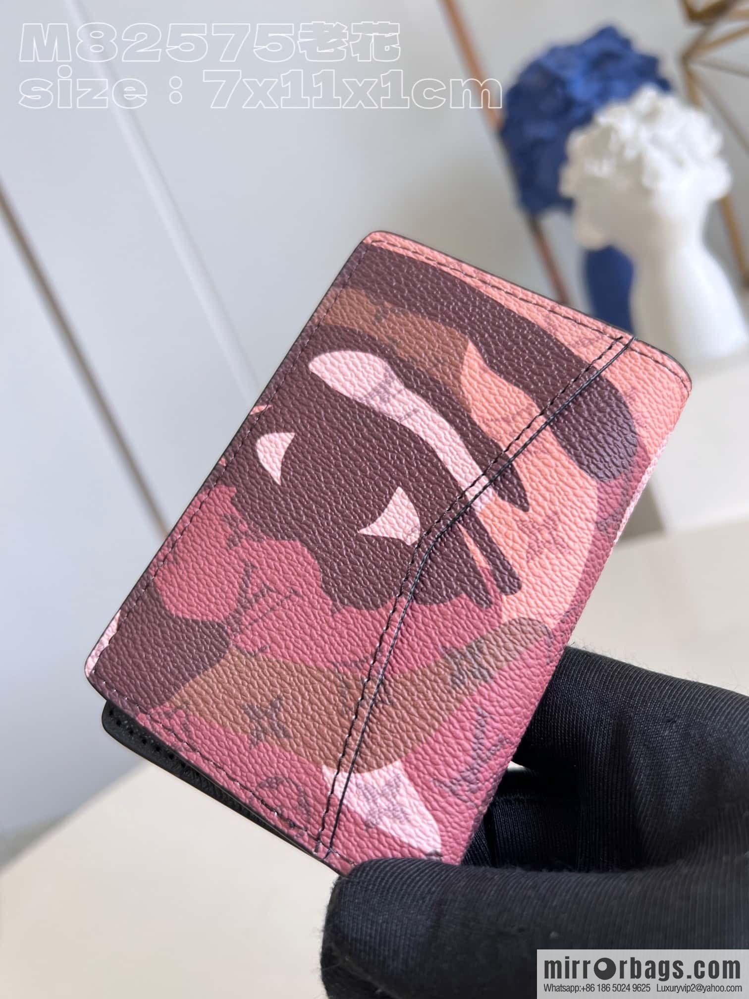 LV M82574 Pocket Organizer