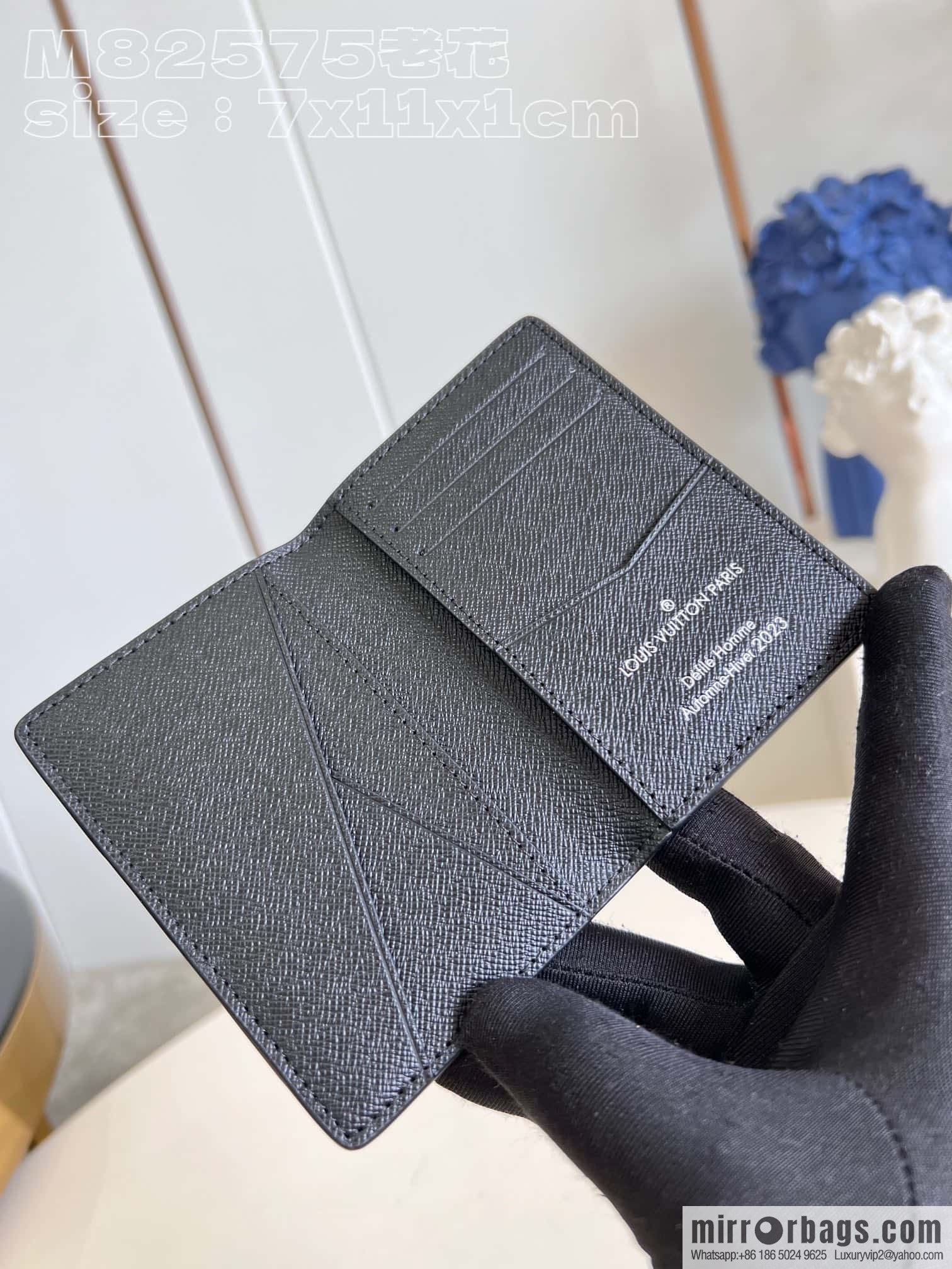 LV M82574 Pocket Organizer