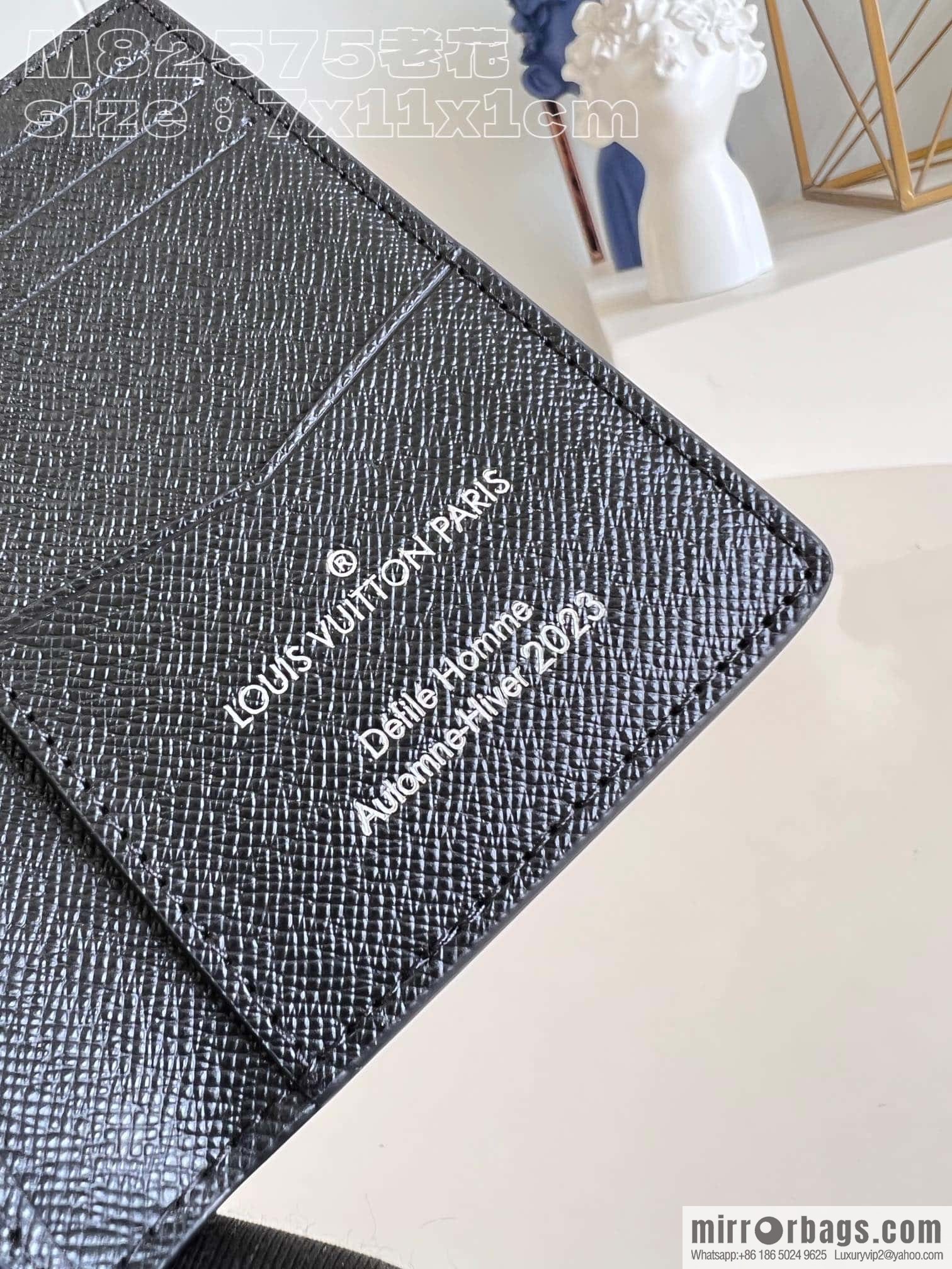 LV M82574 Pocket Organizer