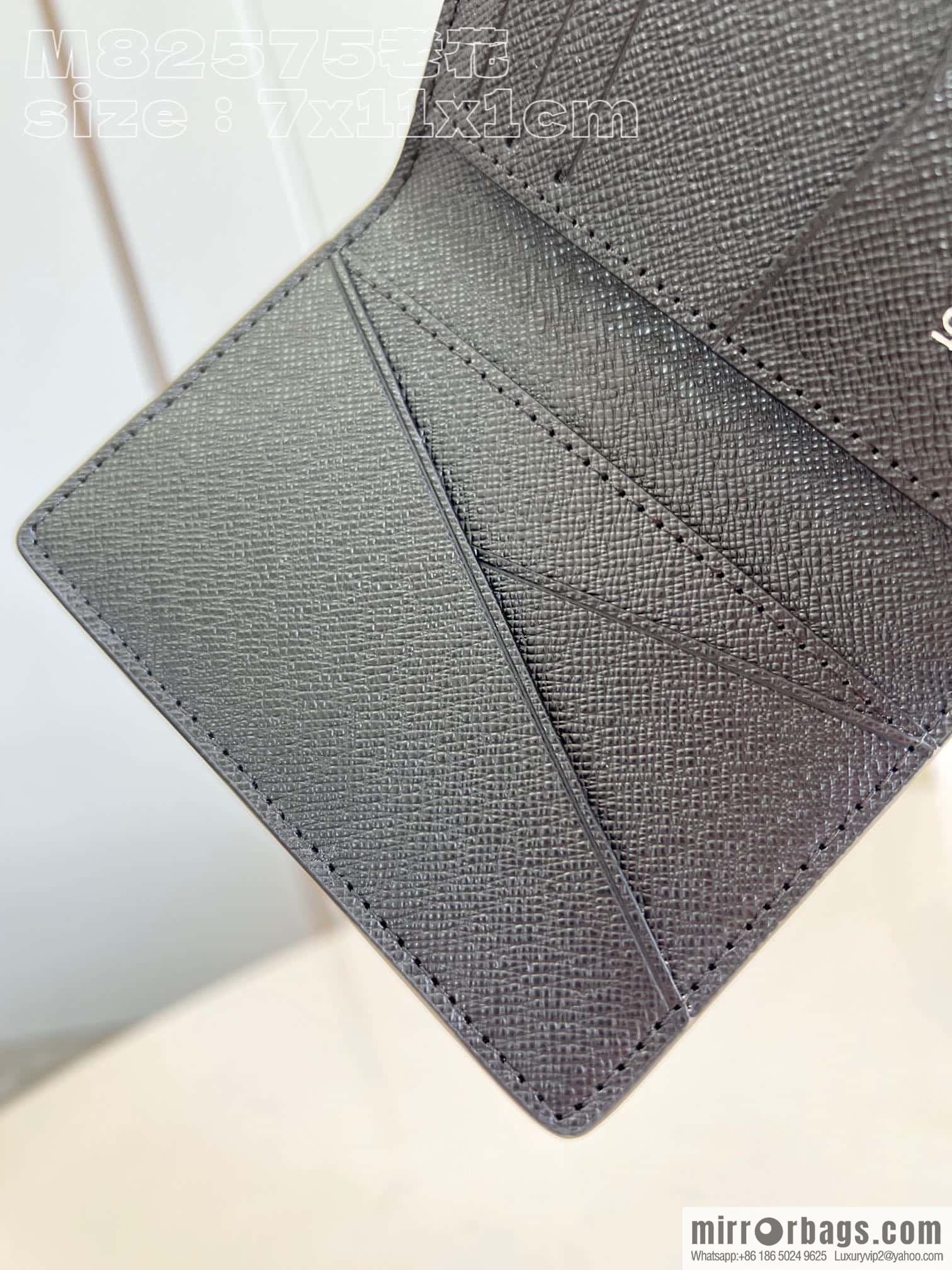 LV M82574 Pocket Organizer
