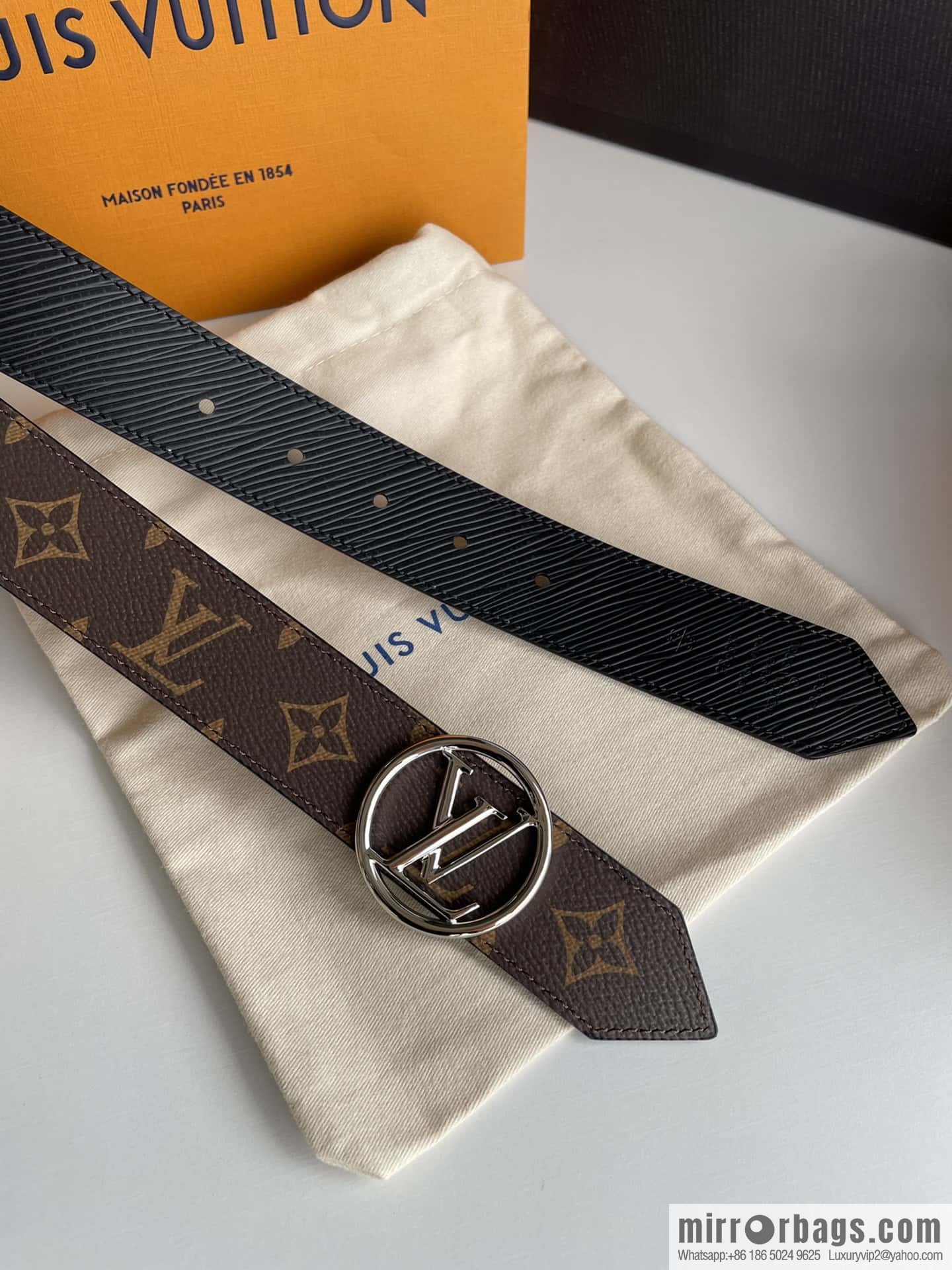 LV/Louis Vuitton, Gold Classic Round LV Buckle, Ladies LV Circle 35mm Double Sided Belt