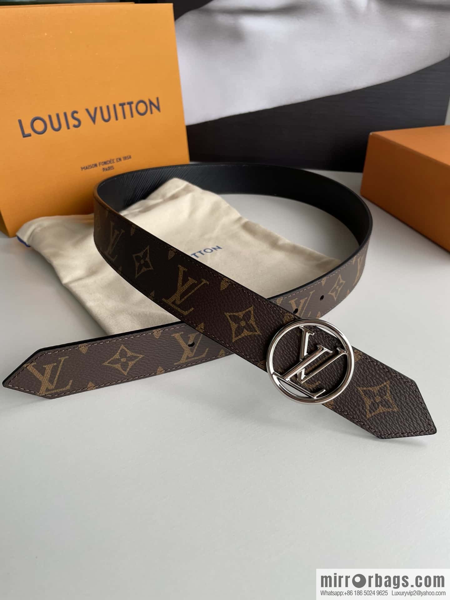 LV/Louis Vuitton, Gold Classic Round LV Buckle, Ladies LV Circle 35mm Double Sided Belt