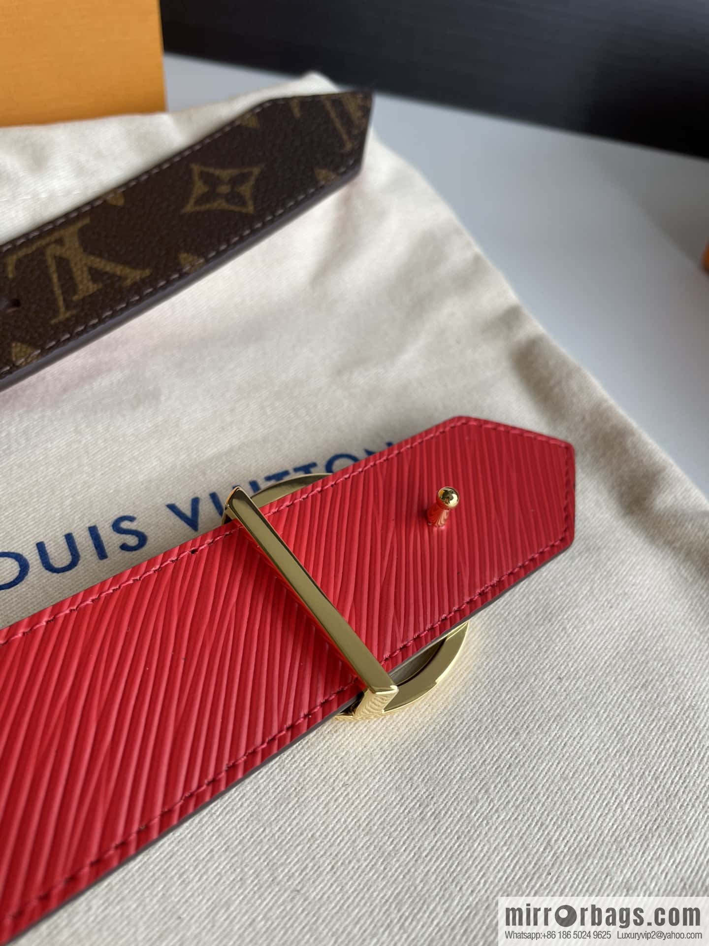 LV/Louis Vuitton, Gold Classic Round LV Buckle, Ladies LV Circle 35mm Double Sided Belt