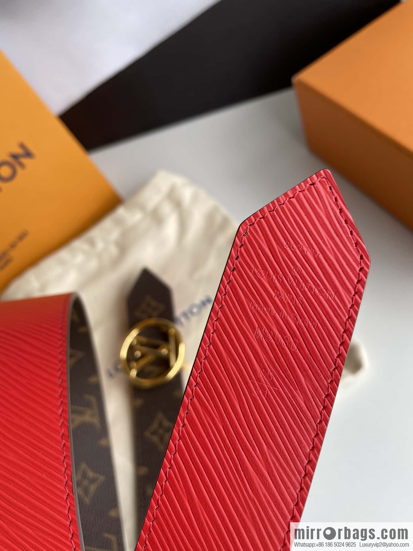 LV/Louis Vuitton, Gold Classic Round LV Buckle, Ladies LV Circle 35mm Double Sided Belt