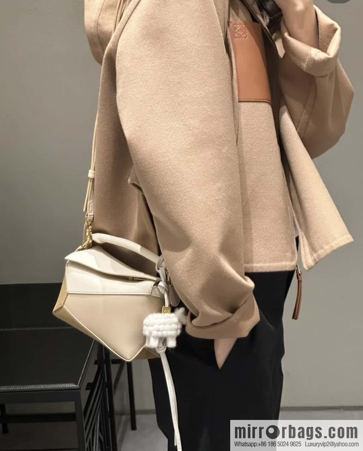 LOEWE Puzzle 24CM bag leather small geometric bag 0681 milk tea color matching
