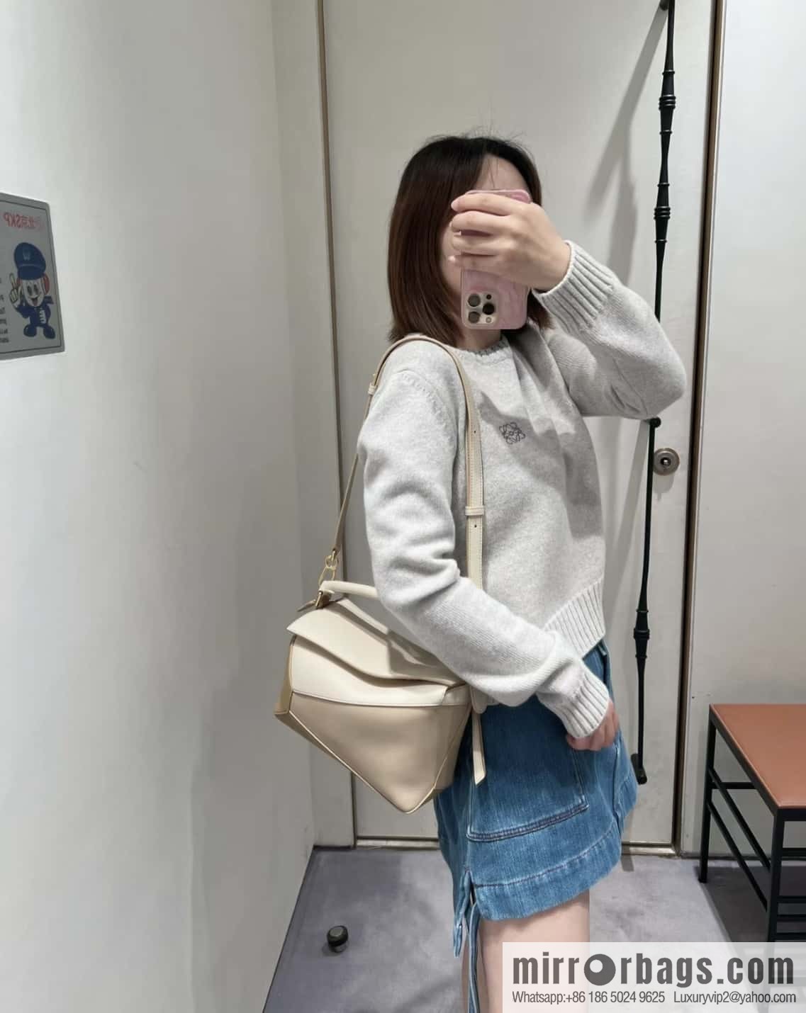 LOEWE Puzzle 24CM bag leather small geometric bag 0681 milk tea color matching