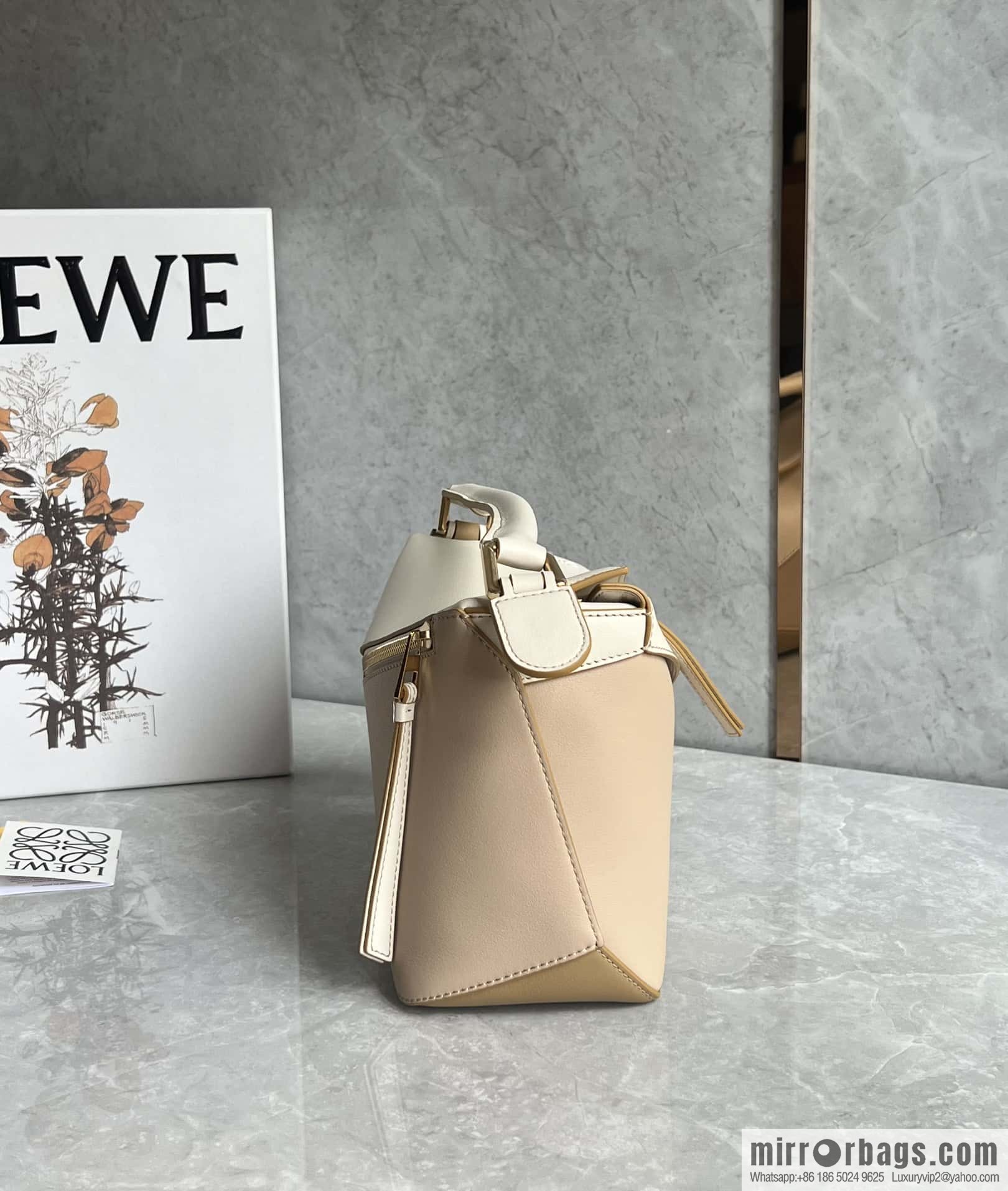 LOEWE Puzzle 24CM bag leather small geometric bag 0681 milk tea color matching