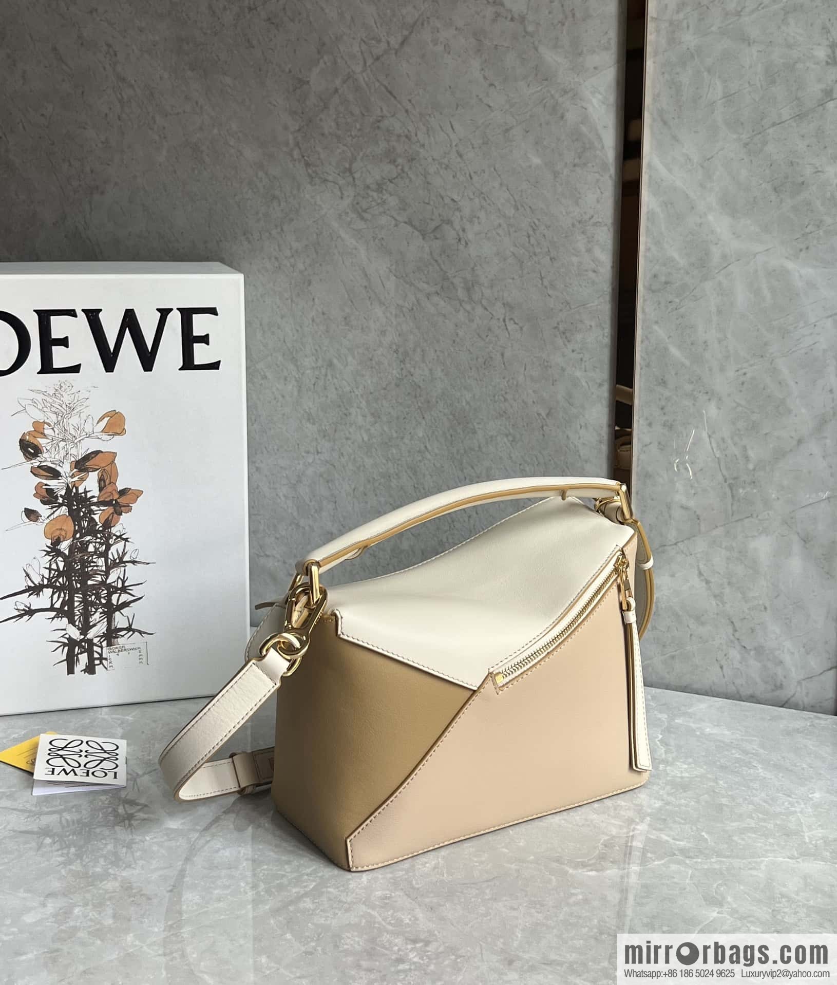LOEWE Puzzle 24CM bag leather small geometric bag 0681 milk tea color matching