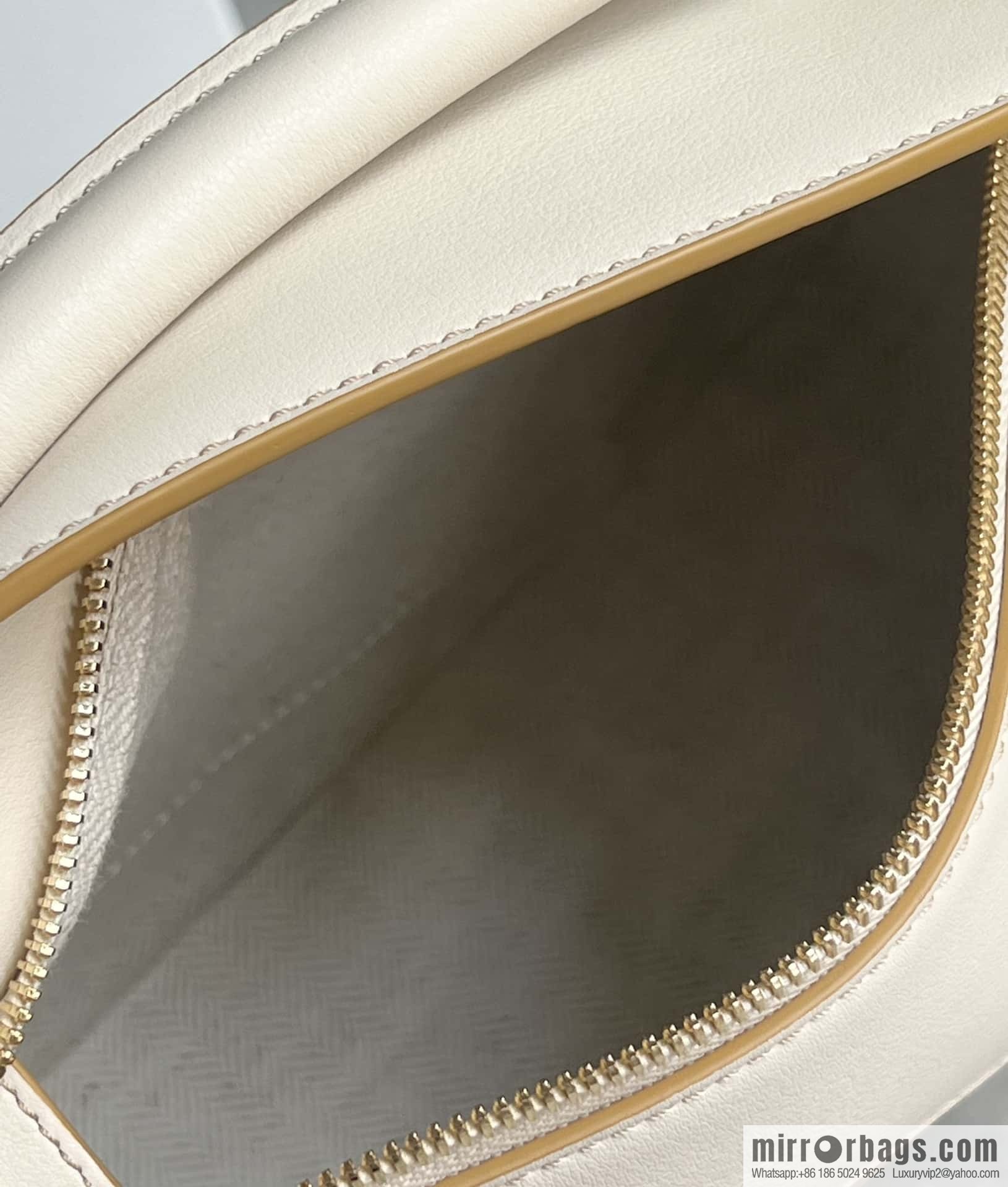LOEWE Puzzle 24CM bag leather small geometric bag 0681 milk tea color matching
