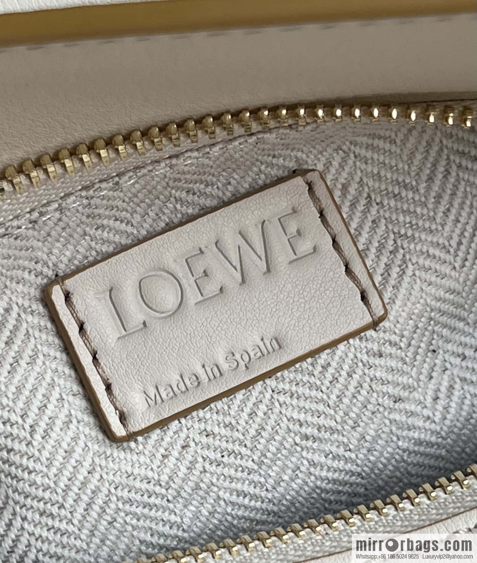LOEWE Puzzle 24CM bag leather small geometric bag 0681 milk tea color matching