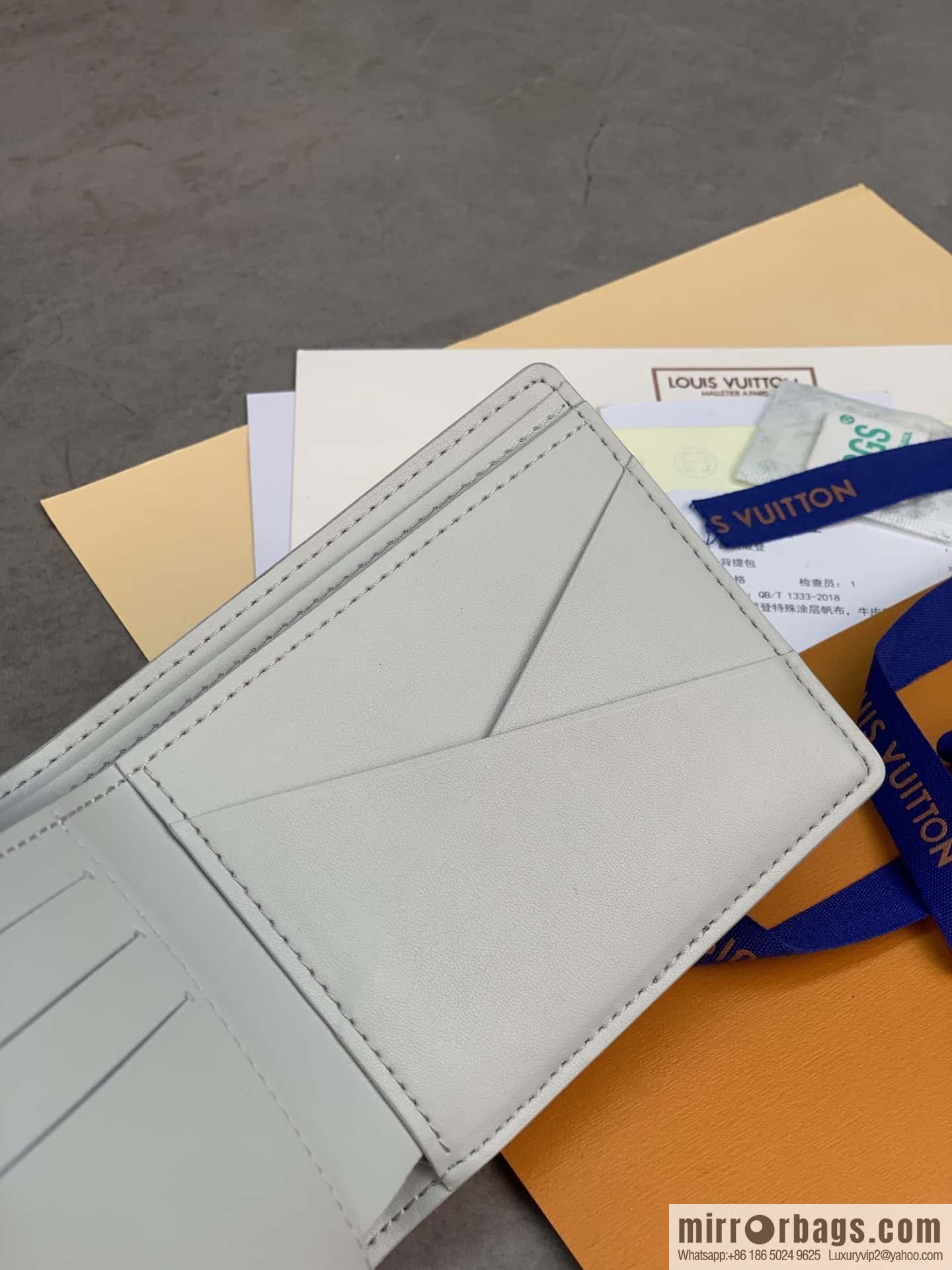 LV M82562 MULTIPLE wallet