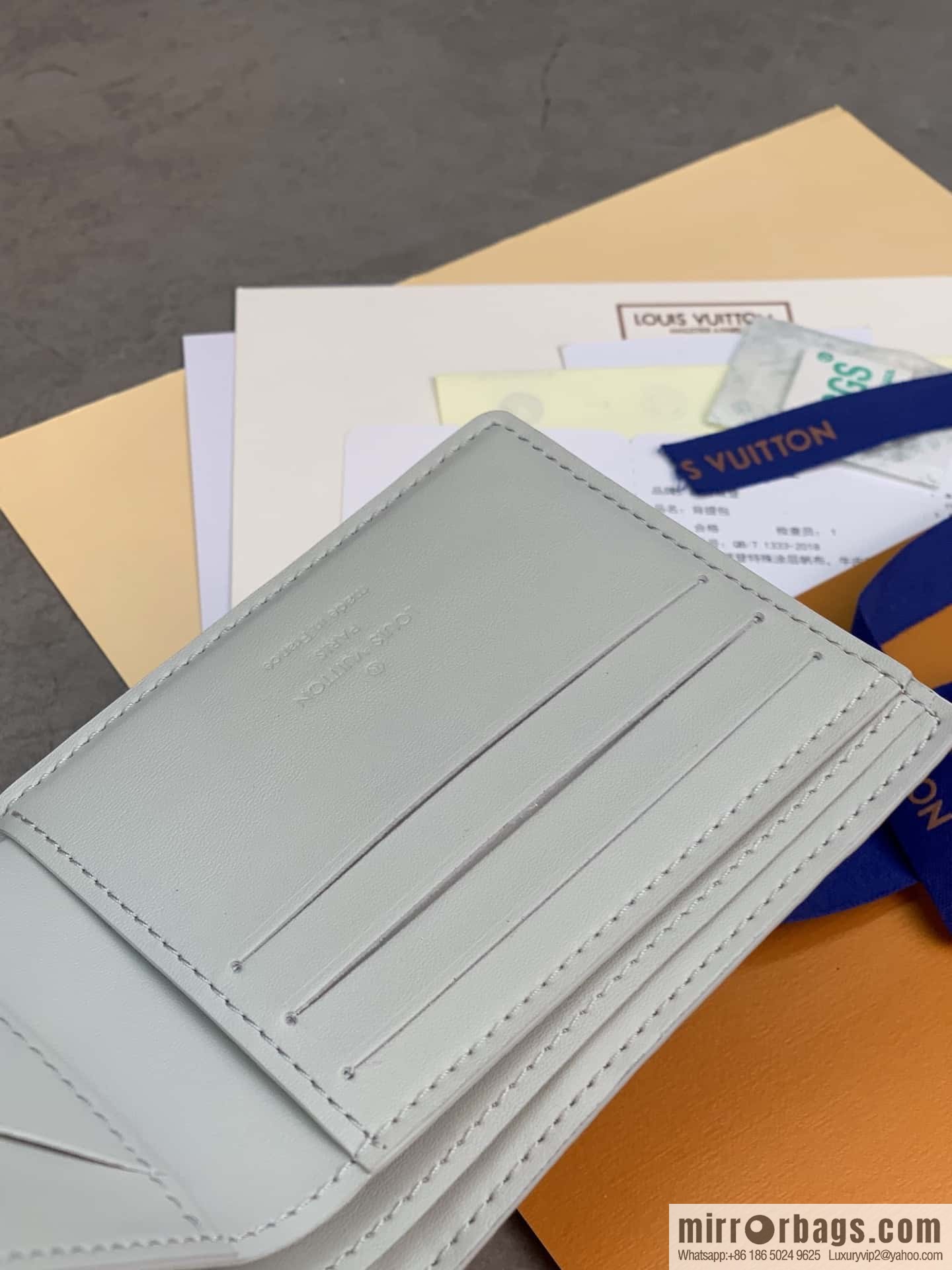 LV M82562 MULTIPLE wallet