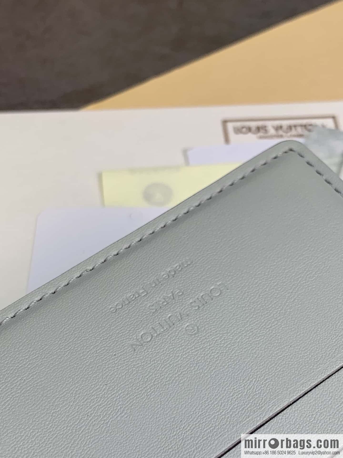 LV M82562 MULTIPLE wallet