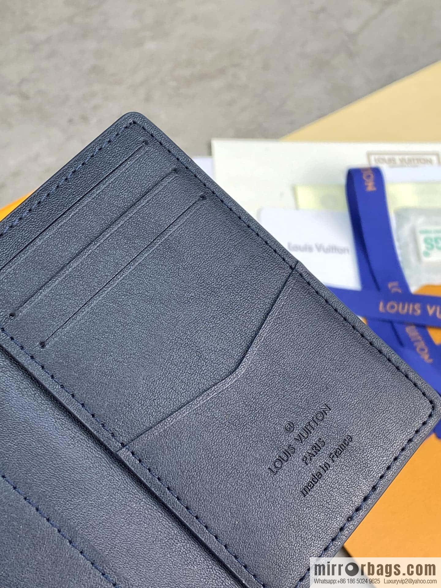 LV M81730 Pocket Organizer