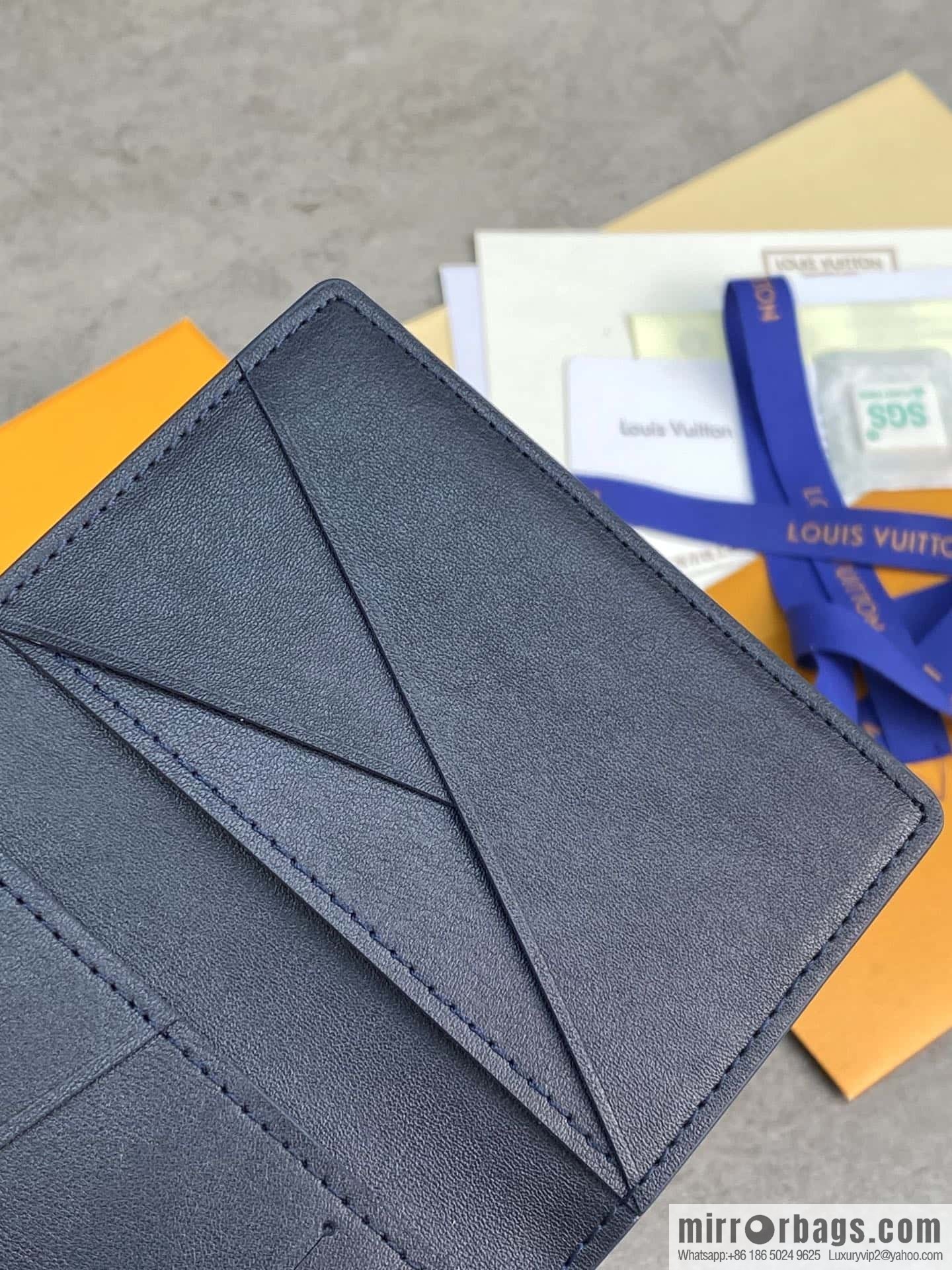 LV M81730 Pocket Organizer