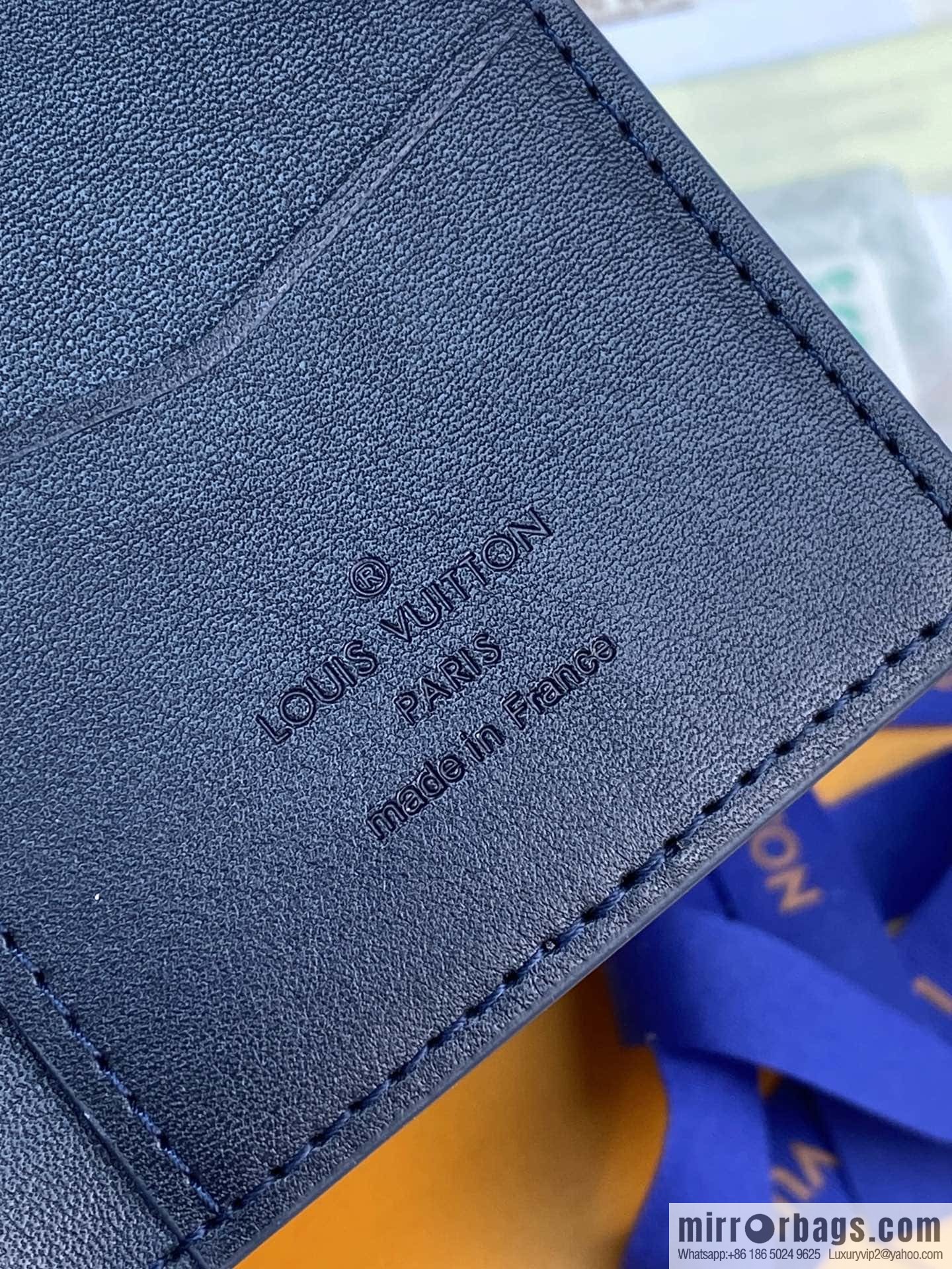 LV M81730 Pocket Organizer