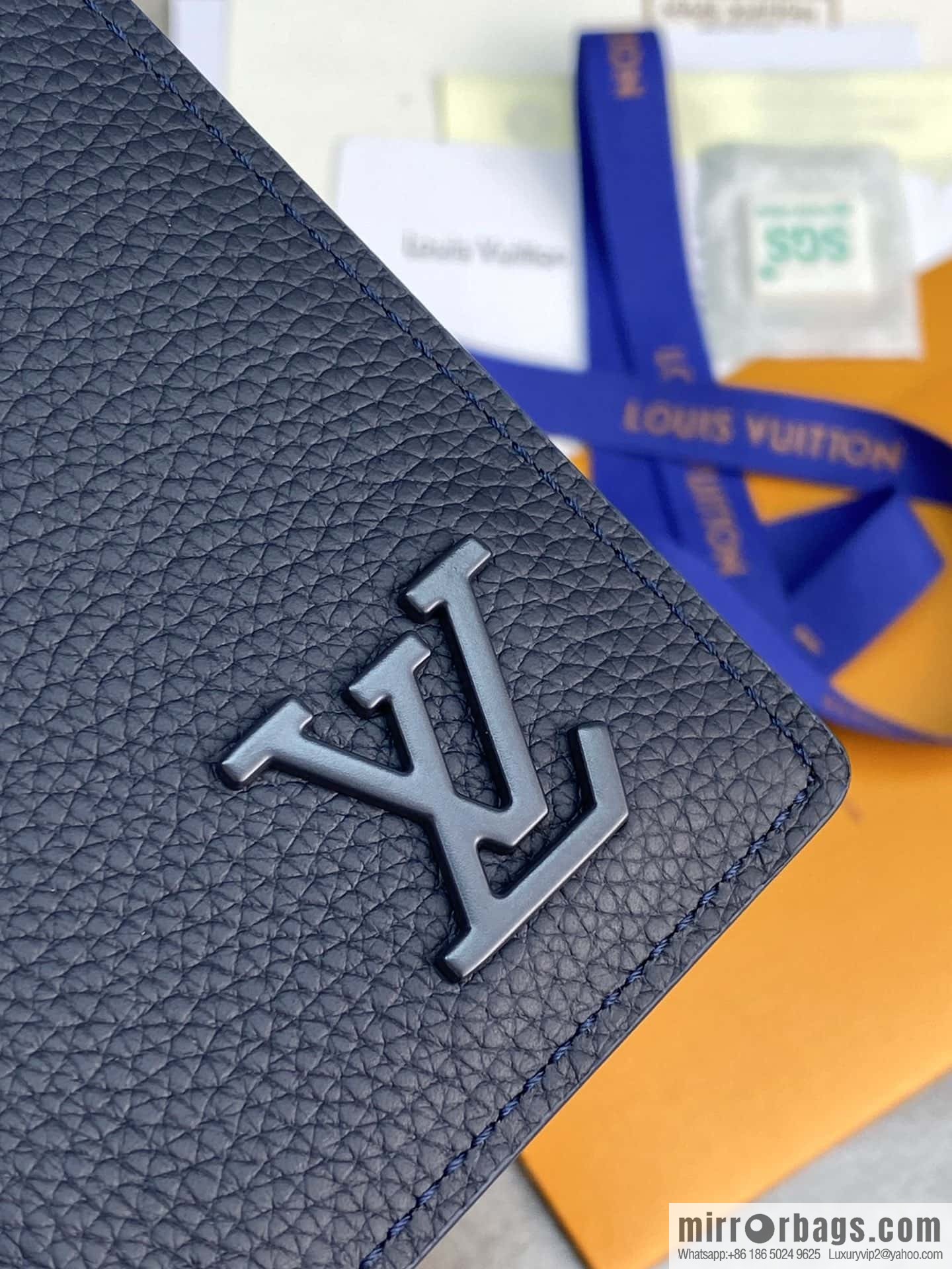 LV M81730 Pocket Organizer