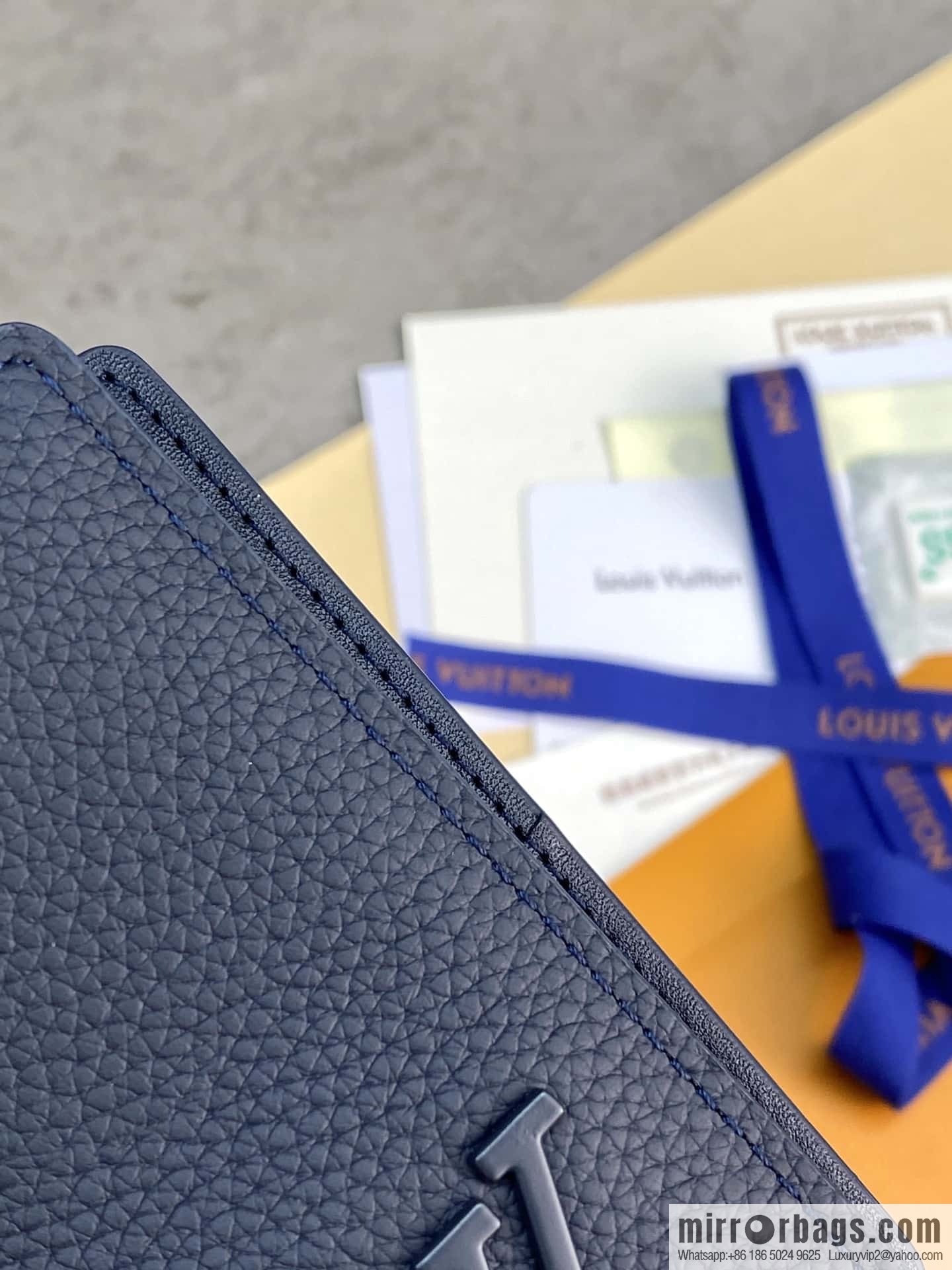 LV M81730 Pocket Organizer