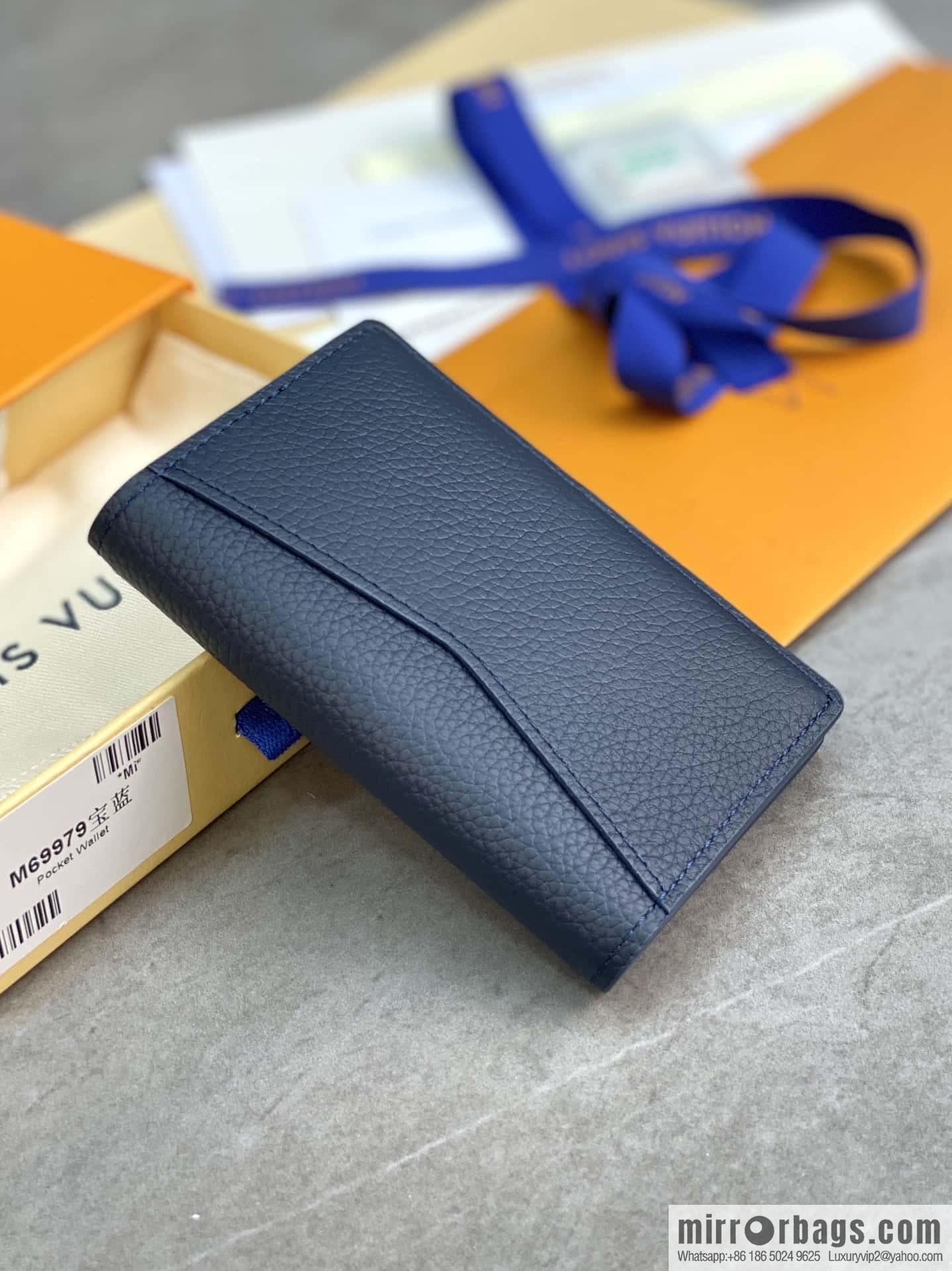LV M81730 Pocket Organizer
