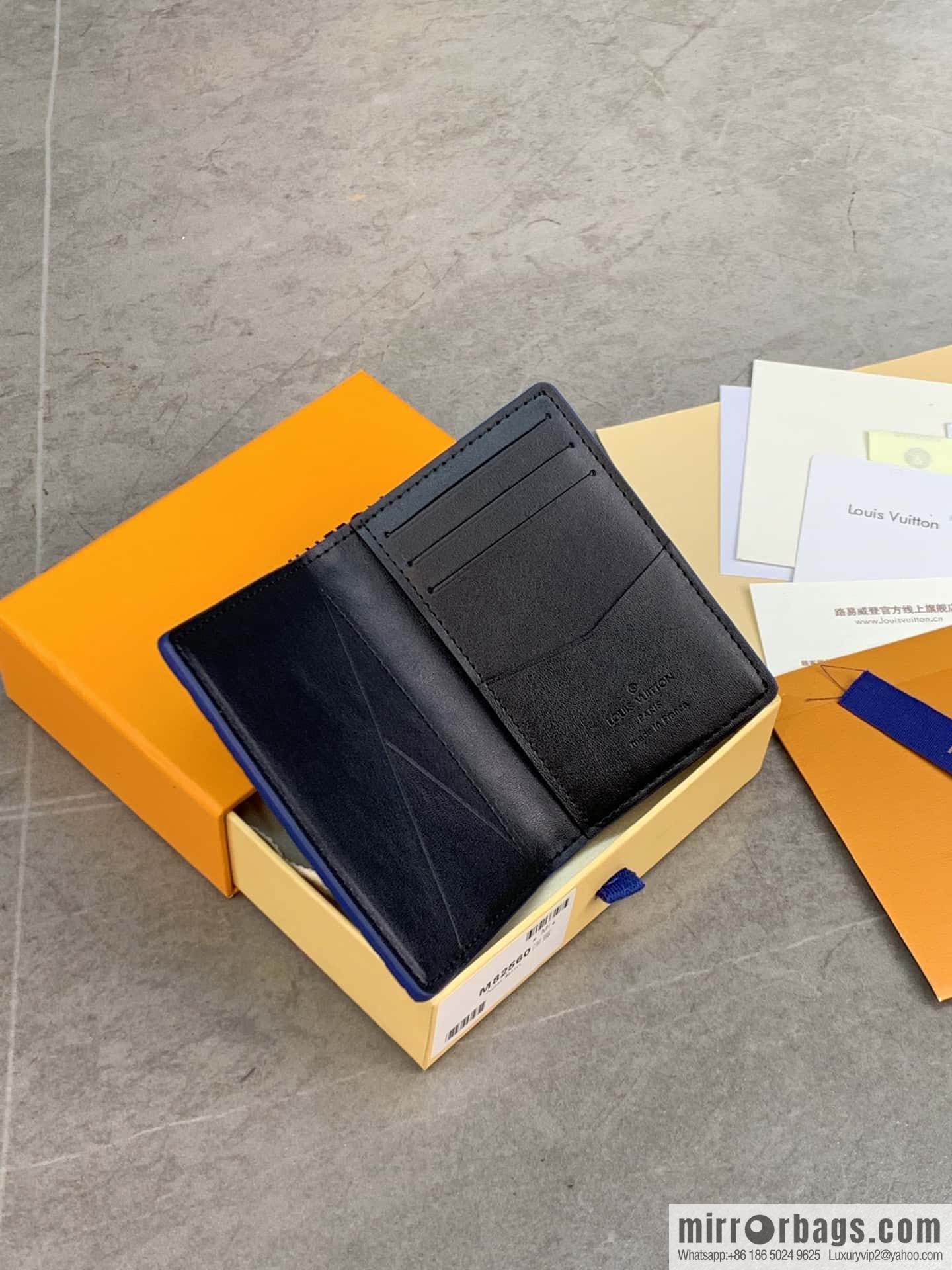 LV M82560 Pocket Organizer