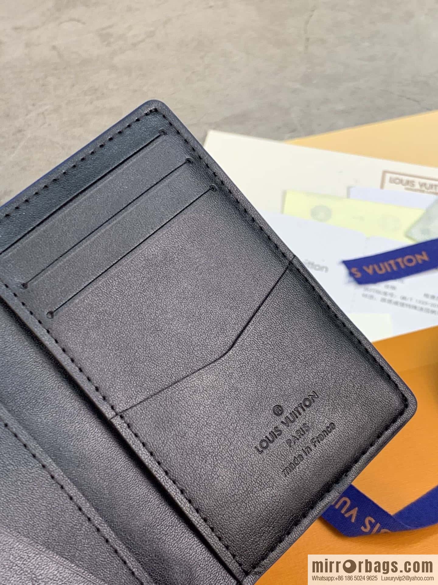 LV M82560 Pocket Organizer