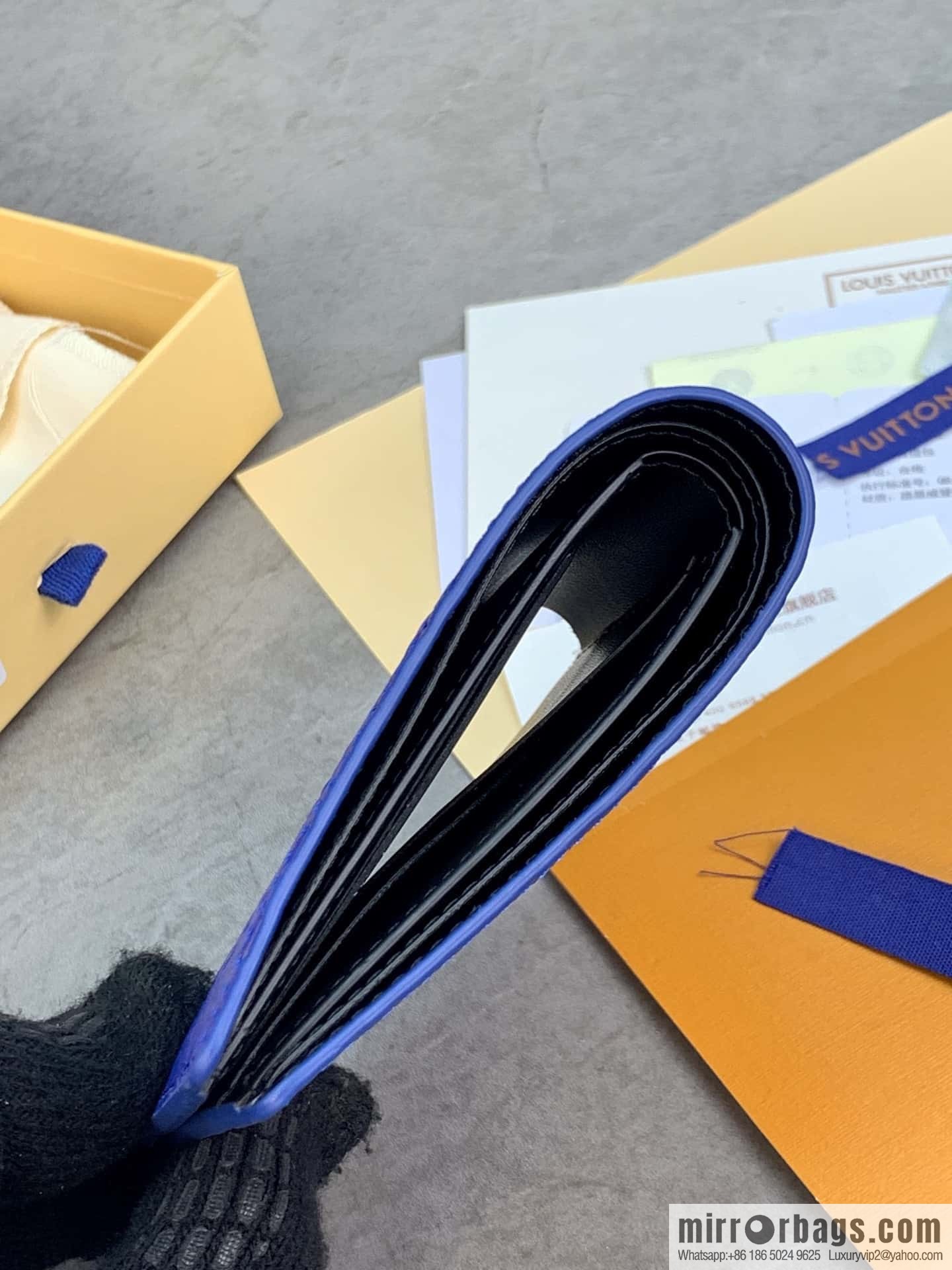 LV M82563 Multiple Wallets