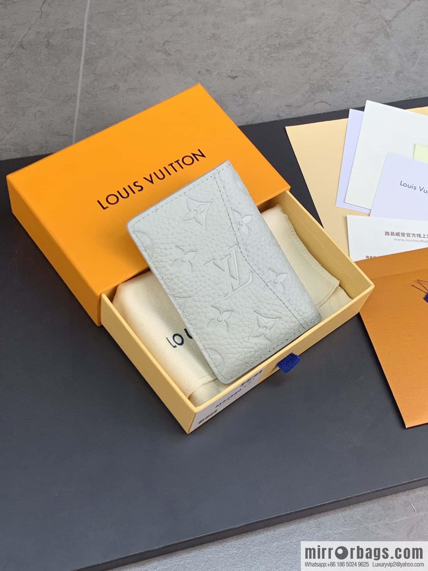 LV M82557 Pocket Organizer