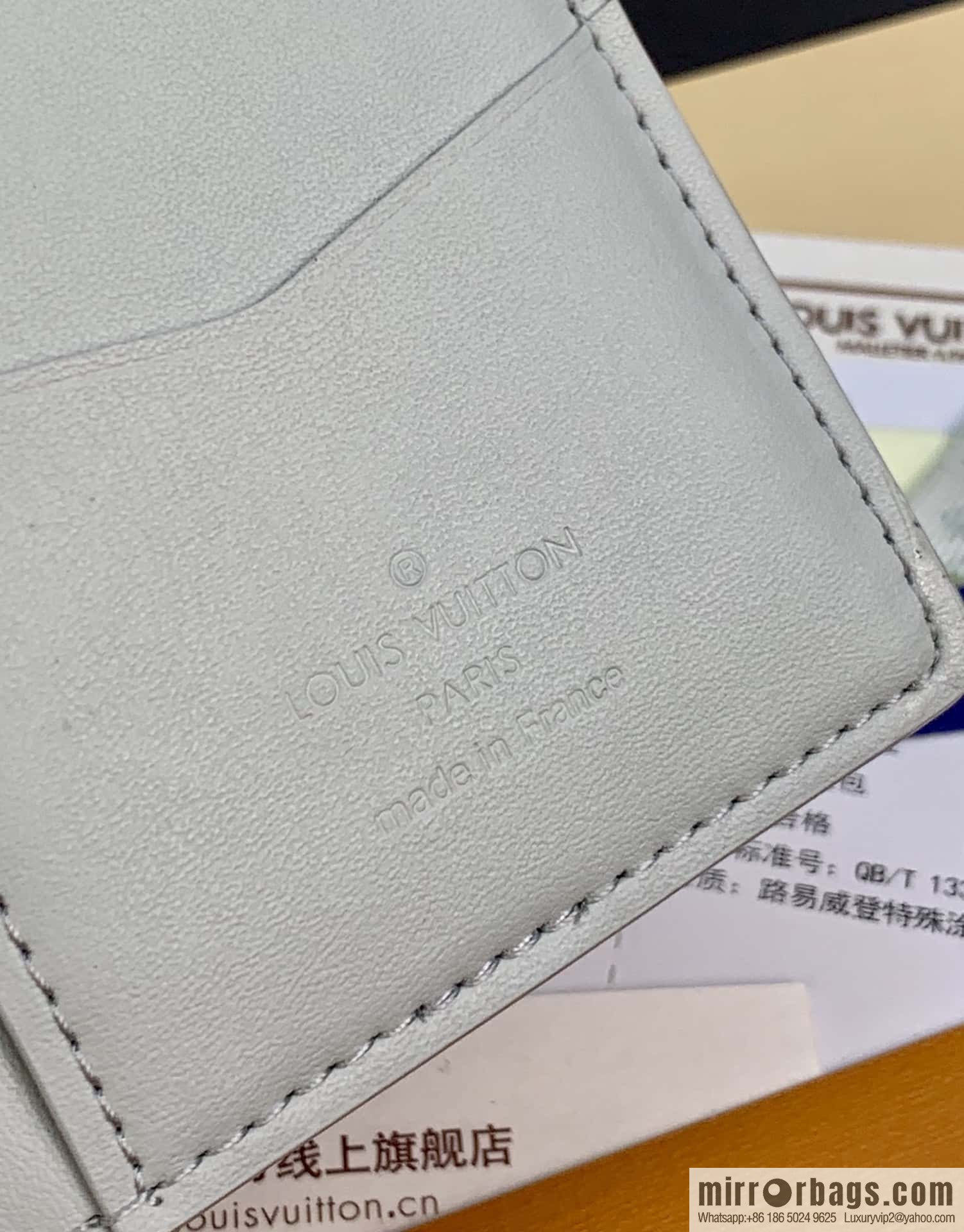 LV M82557 Pocket Organizer