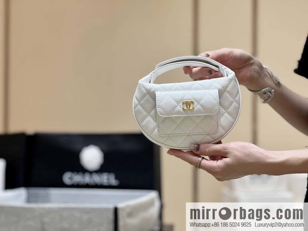 CHANEL 23B autumn and winter trailer series, lychee leather hula hoop AP3467 white