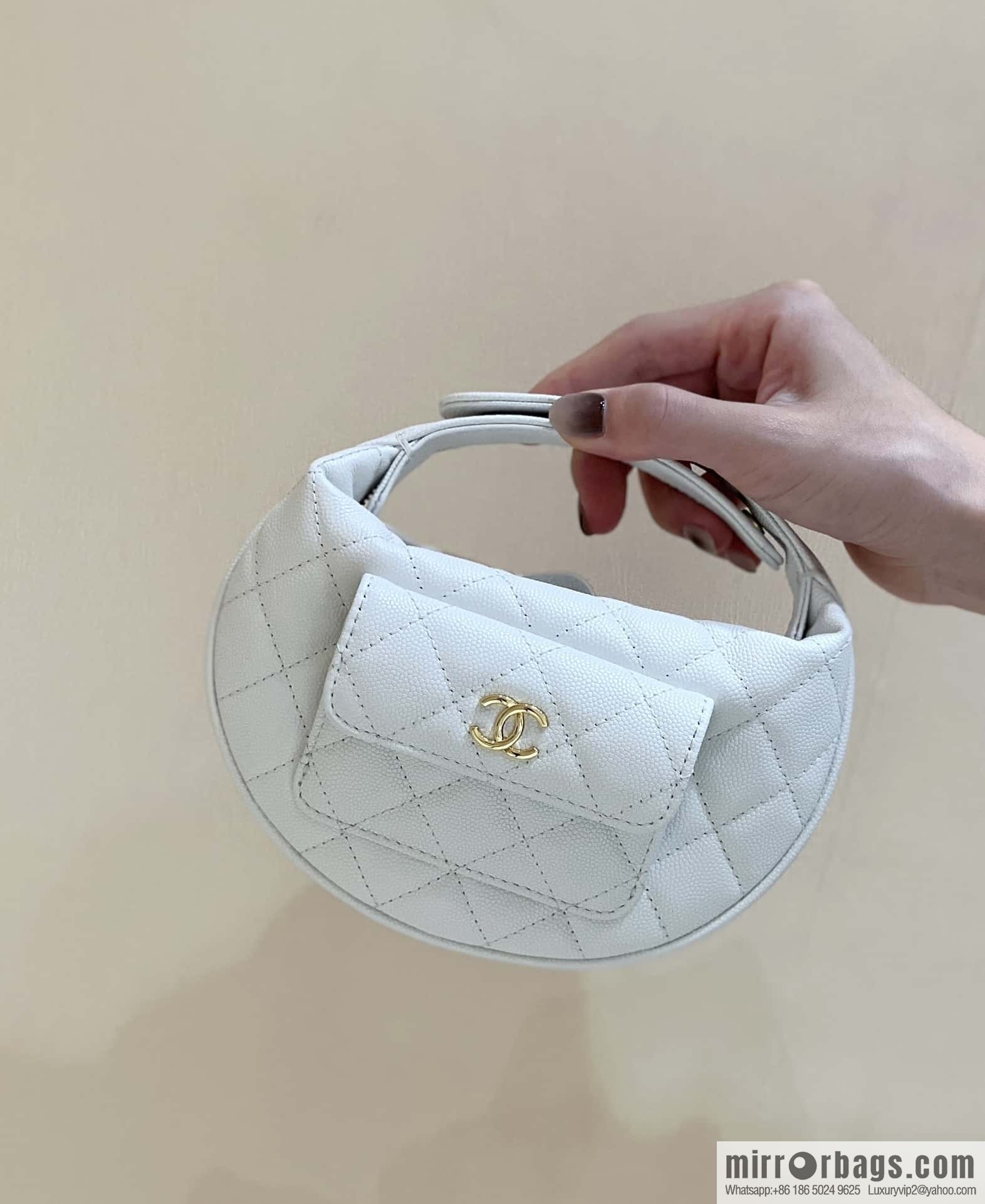 CHANEL 23B autumn and winter trailer series, lychee leather hula hoop AP3467 white