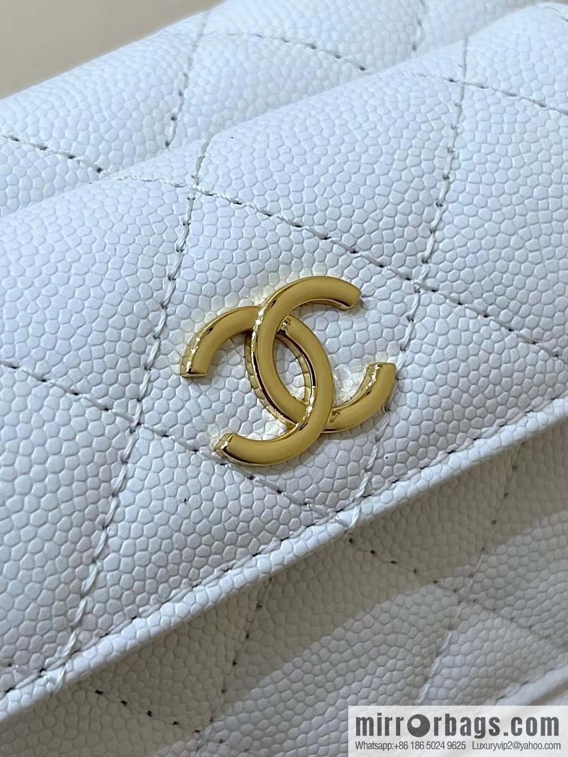 CHANEL 23B autumn and winter trailer series, lychee leather hula hoop AP3467 white