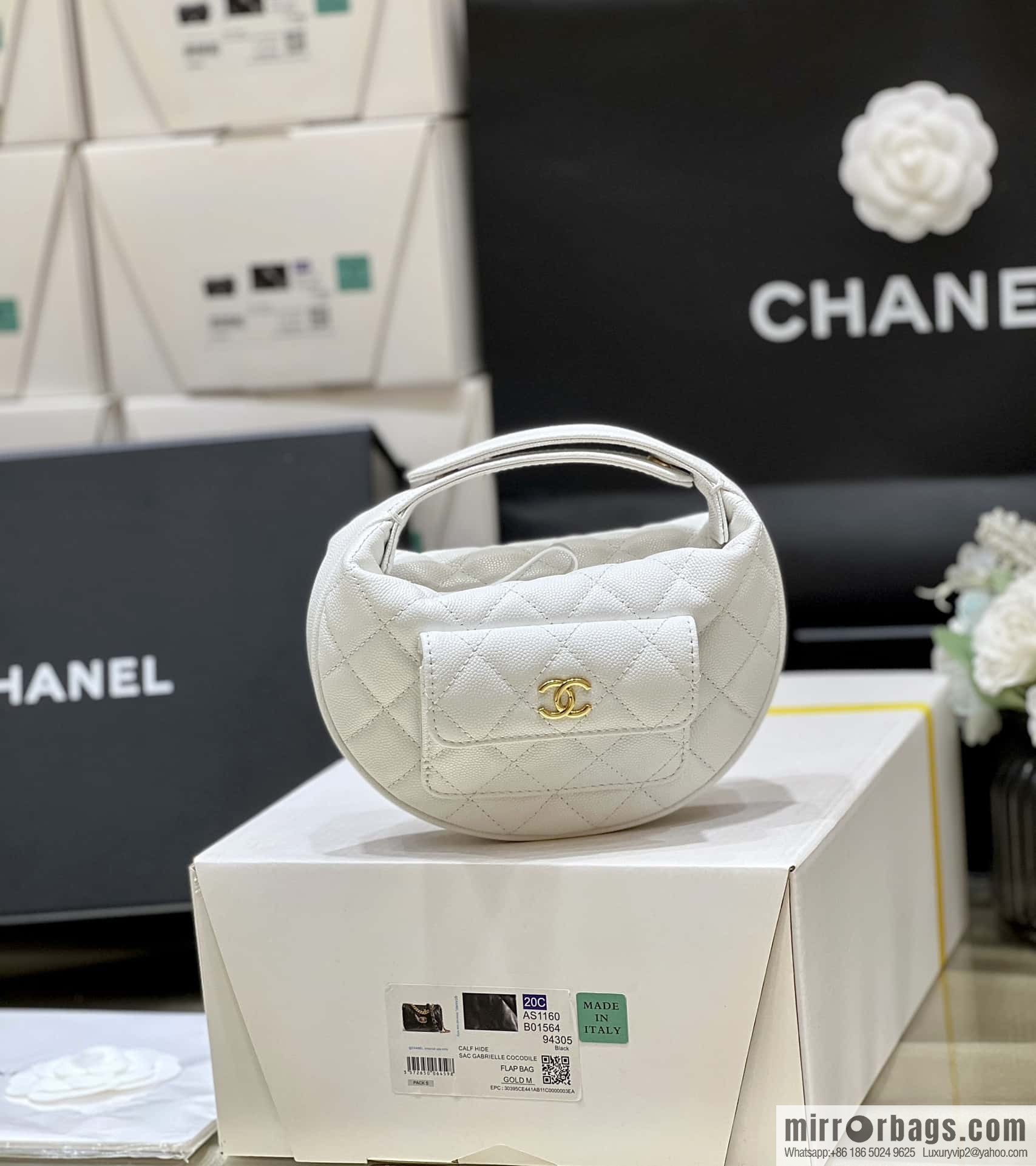 CHANEL 23B autumn and winter trailer series, lychee leather hula hoop AP3467 white