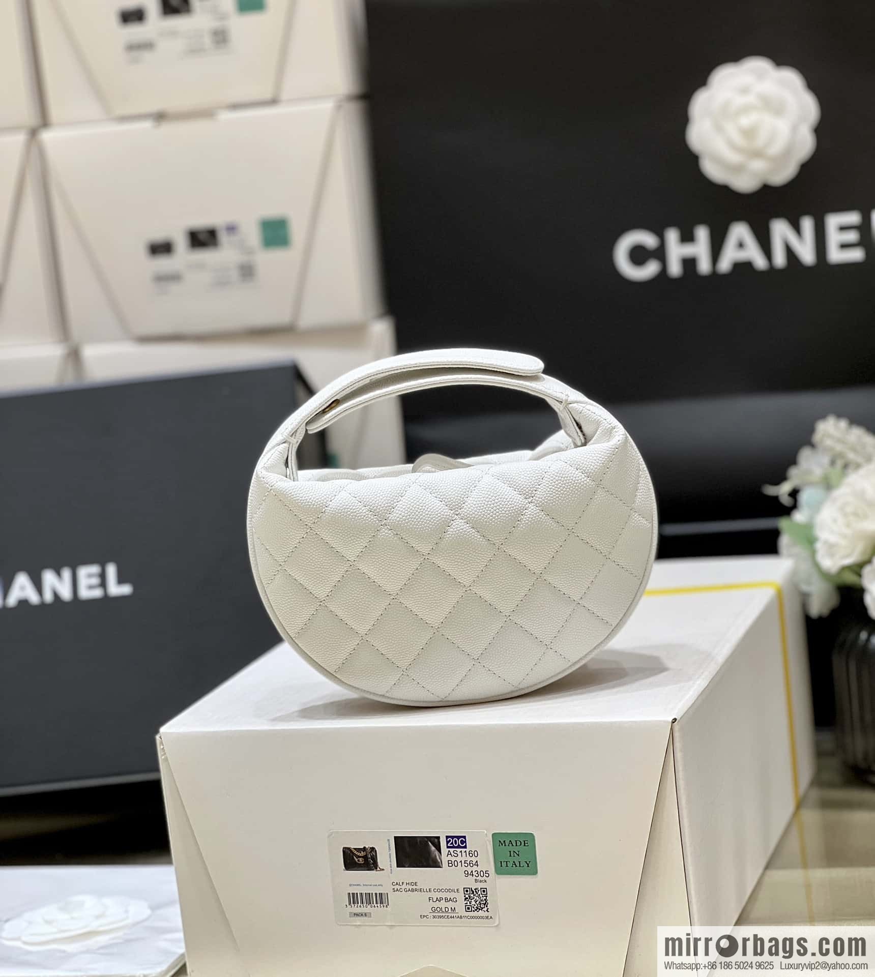 CHANEL 23B autumn and winter trailer series, lychee leather hula hoop AP3467 white