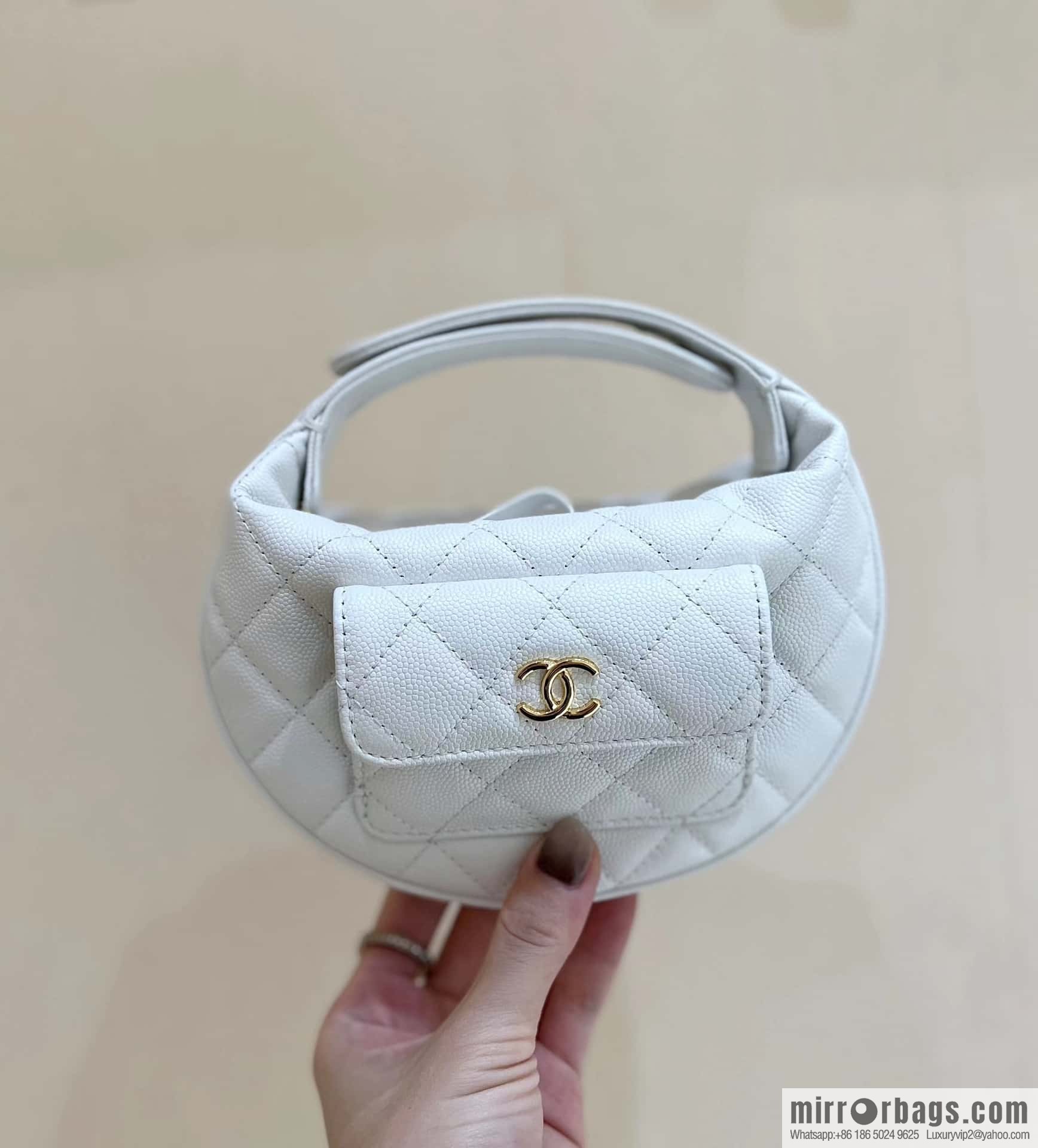 CHANEL 23B autumn and winter trailer series, lychee leather hula hoop AP3467 white