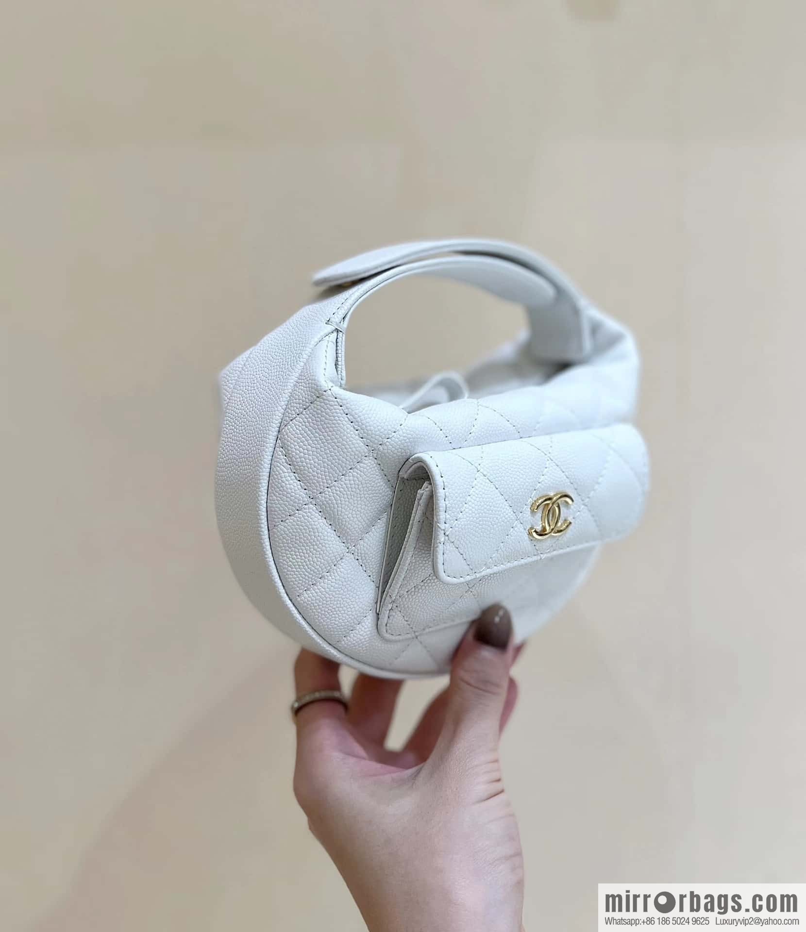 CHANEL 23B autumn and winter trailer series, lychee leather hula hoop AP3467 white
